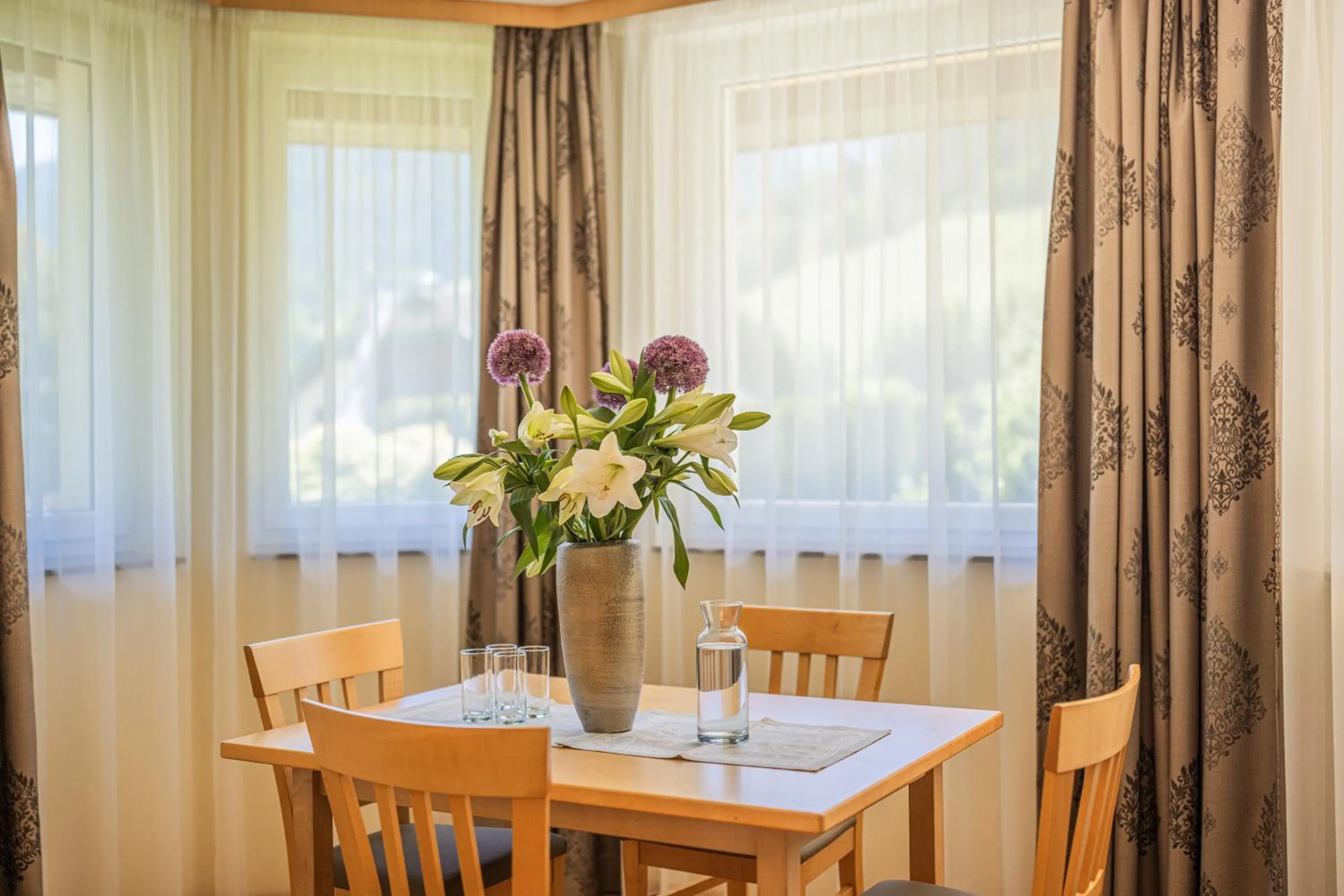 Dining area in Alpine Spa Residence