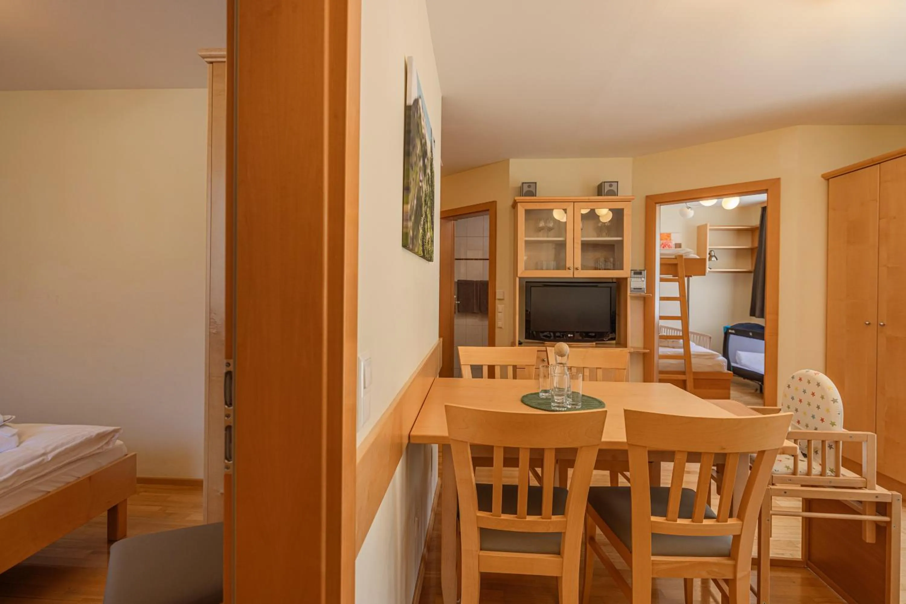 Dining area, Bed in Alpine Spa Residence