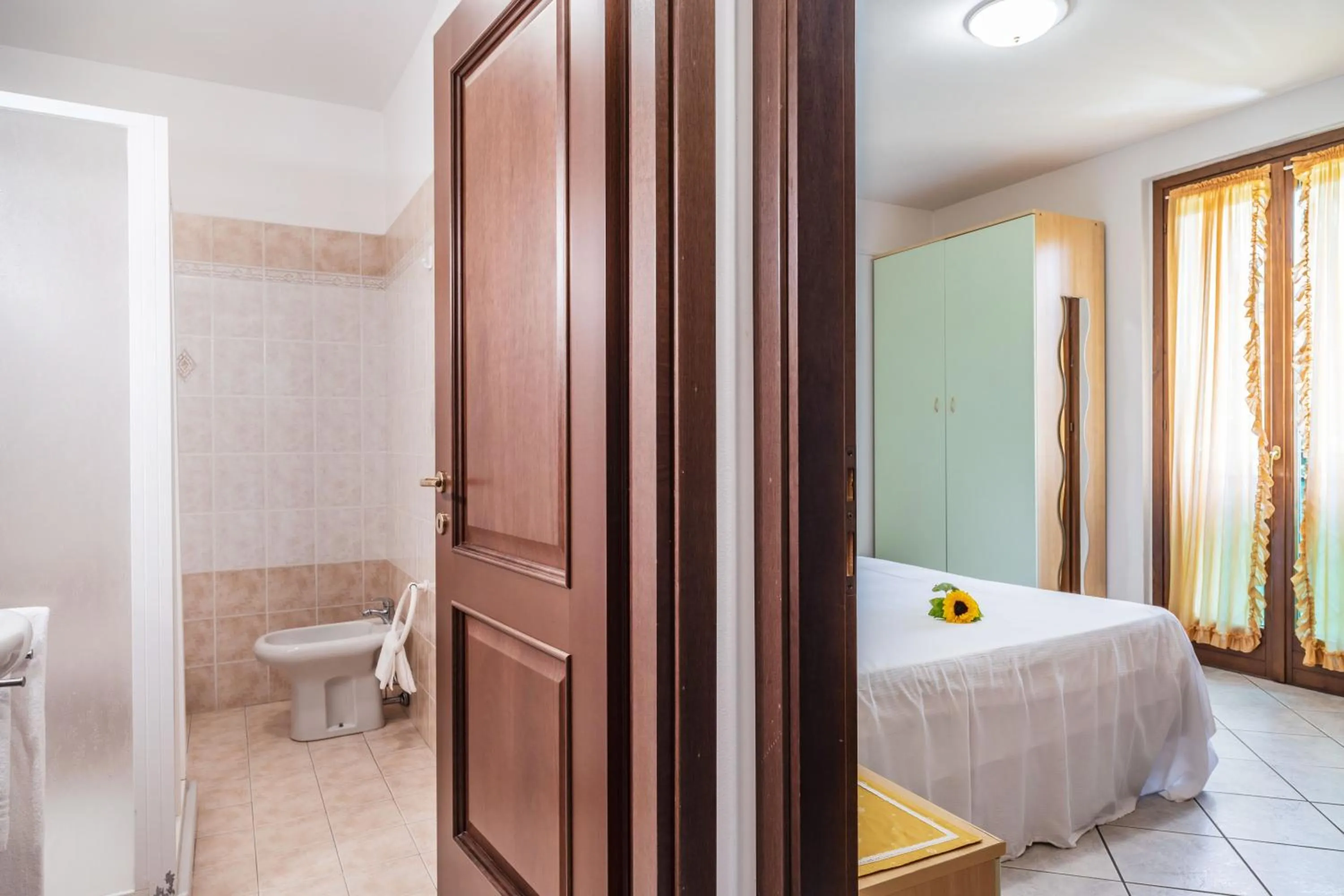 Shower, Bed in Residence Nuove Terme
