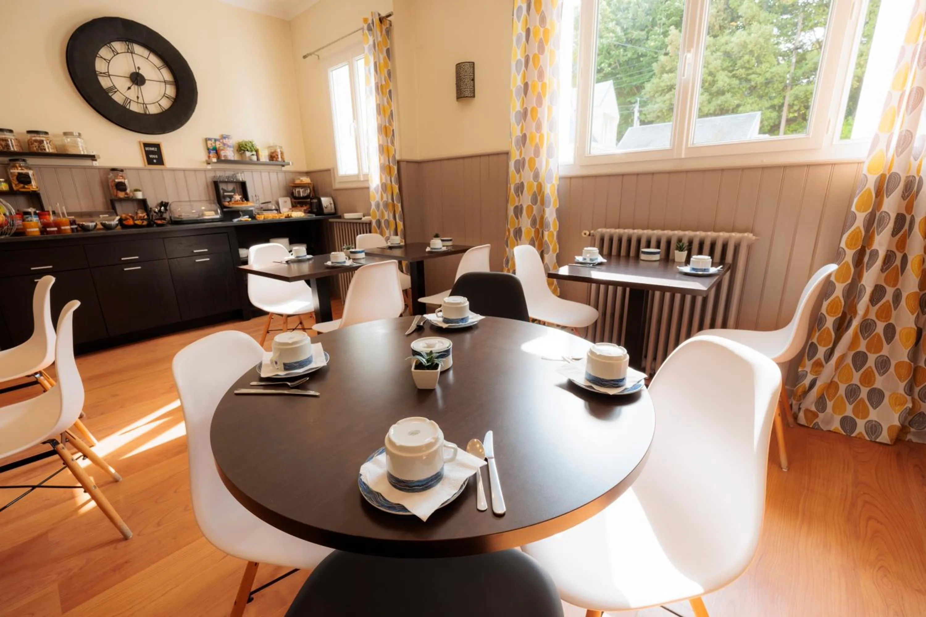 Property building in Hotel Belle Vue Royan