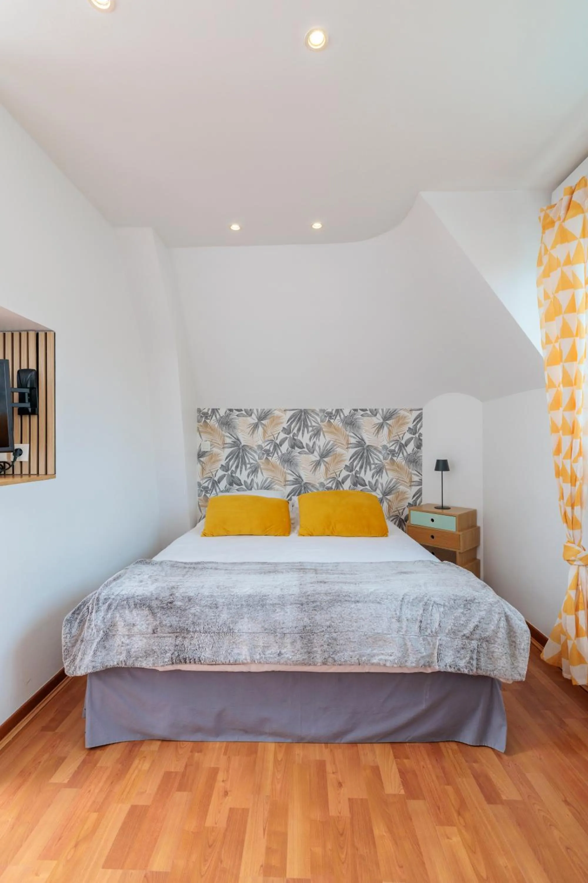 Shower, Bed in Hotel Belle Vue Royan