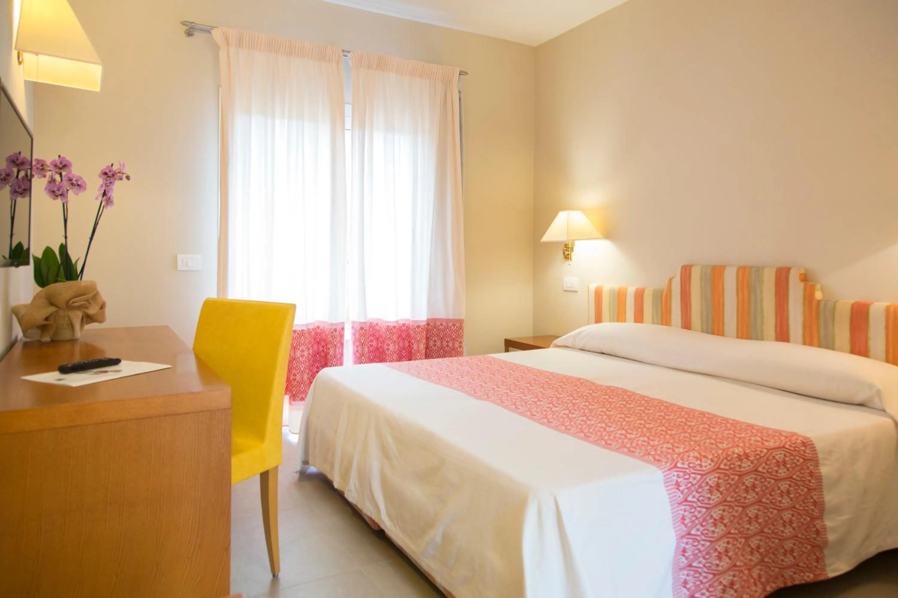 Bedroom, Bed in Blu Hotel Laconia Village