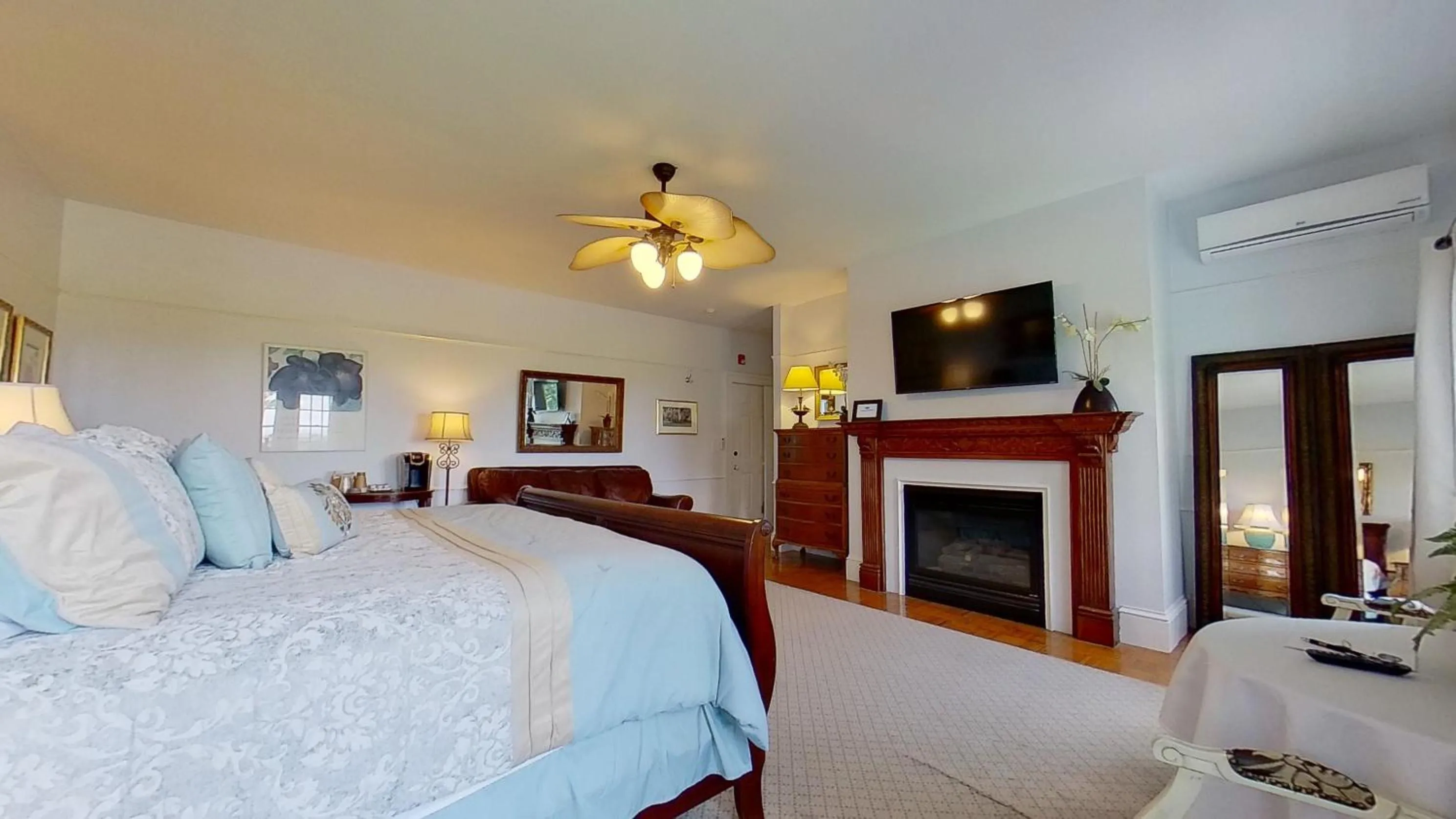 Bedroom in John Joseph Inn