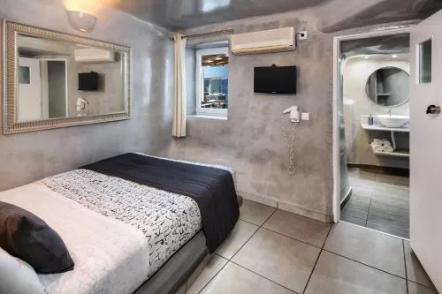Katerina's Castle - Caldera Cave Hotel