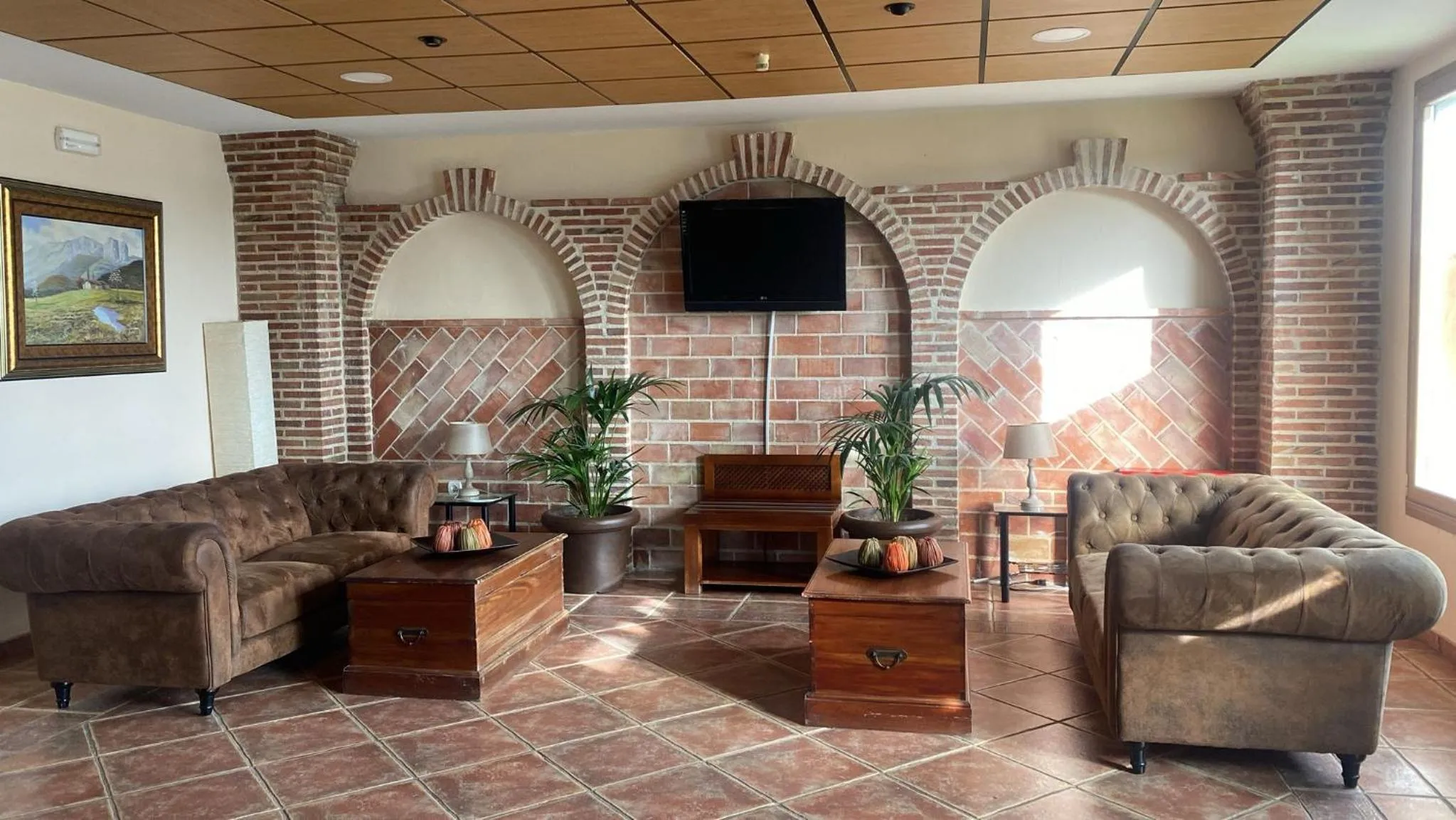 Communal lounge/ TV room in Hotel Campos de Castilla