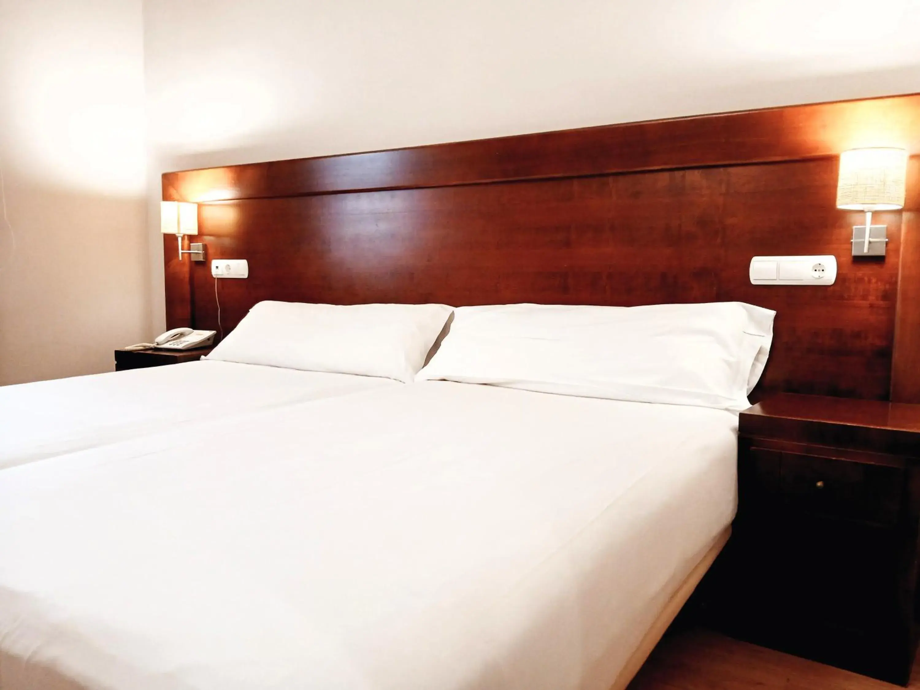 Family Room with Bath in Hotel Campos de Castilla Family Room with Bath in Hotel Campos de Castilla
