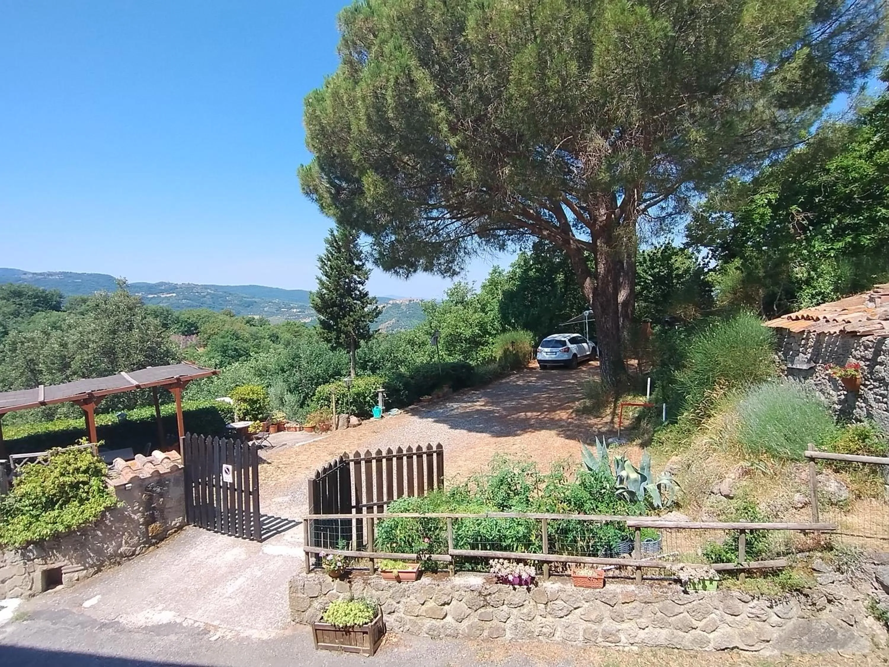 Garden view in Borgo Tepolini Country House
