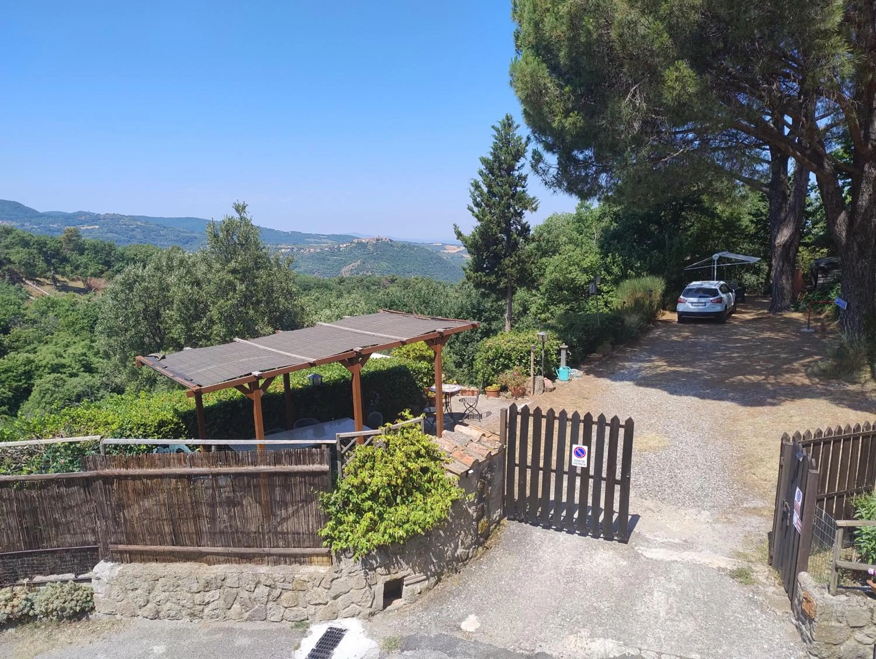 Garden view in Borgo Tepolini Country House
