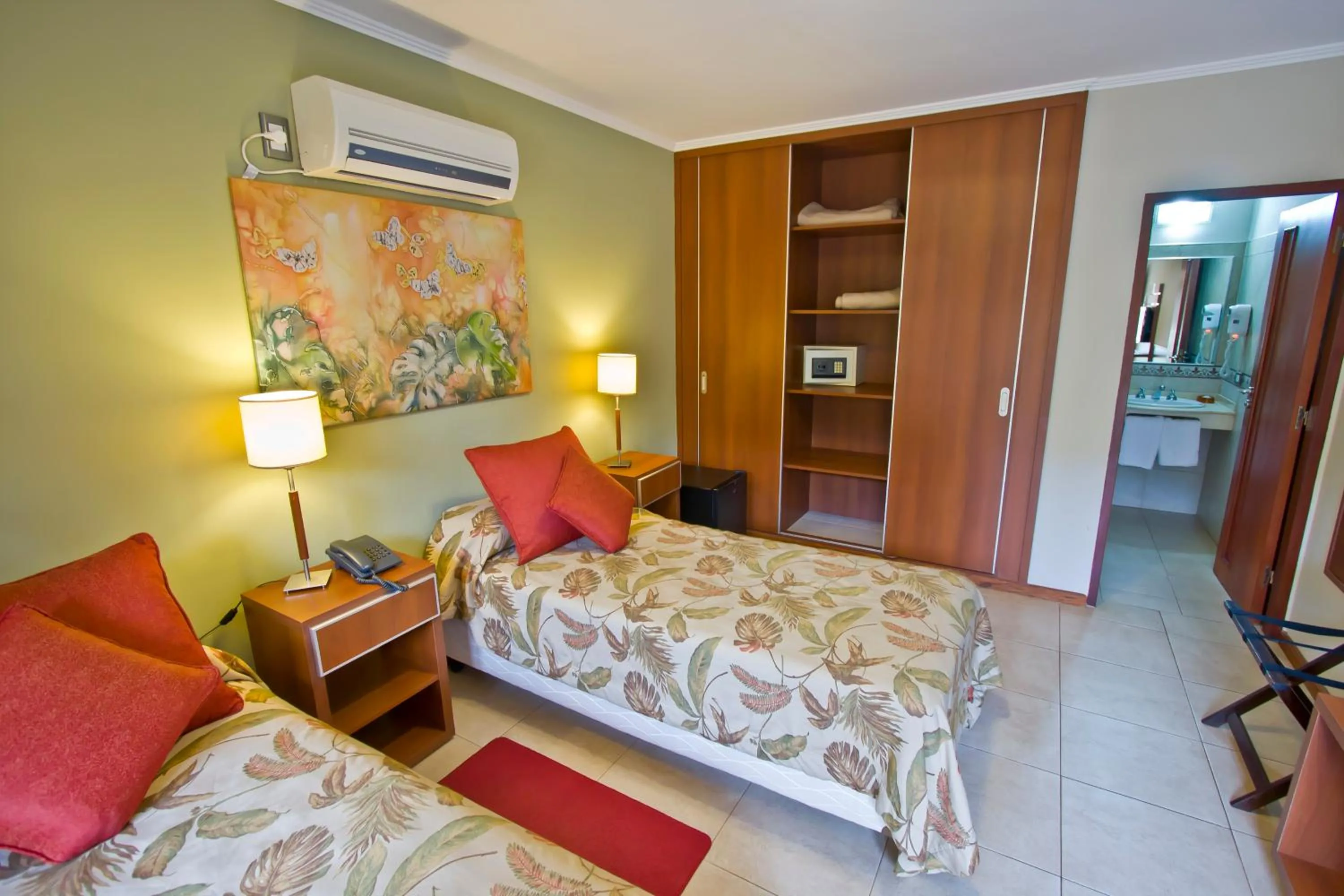 Bedroom, Bed in Hotel Jardin De Iguazu