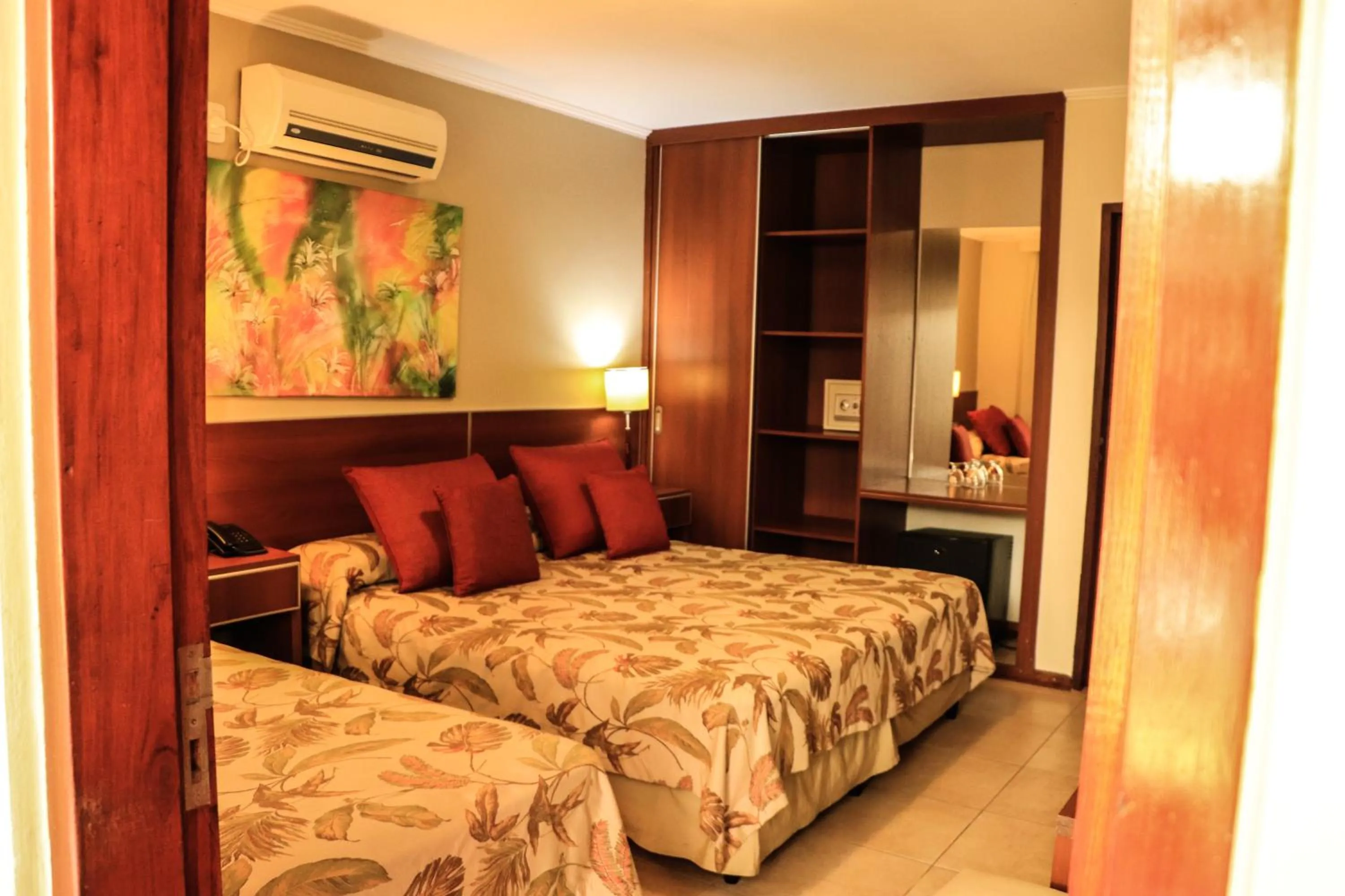 Photo of the whole room, Bed in Hotel Jardin De Iguazu