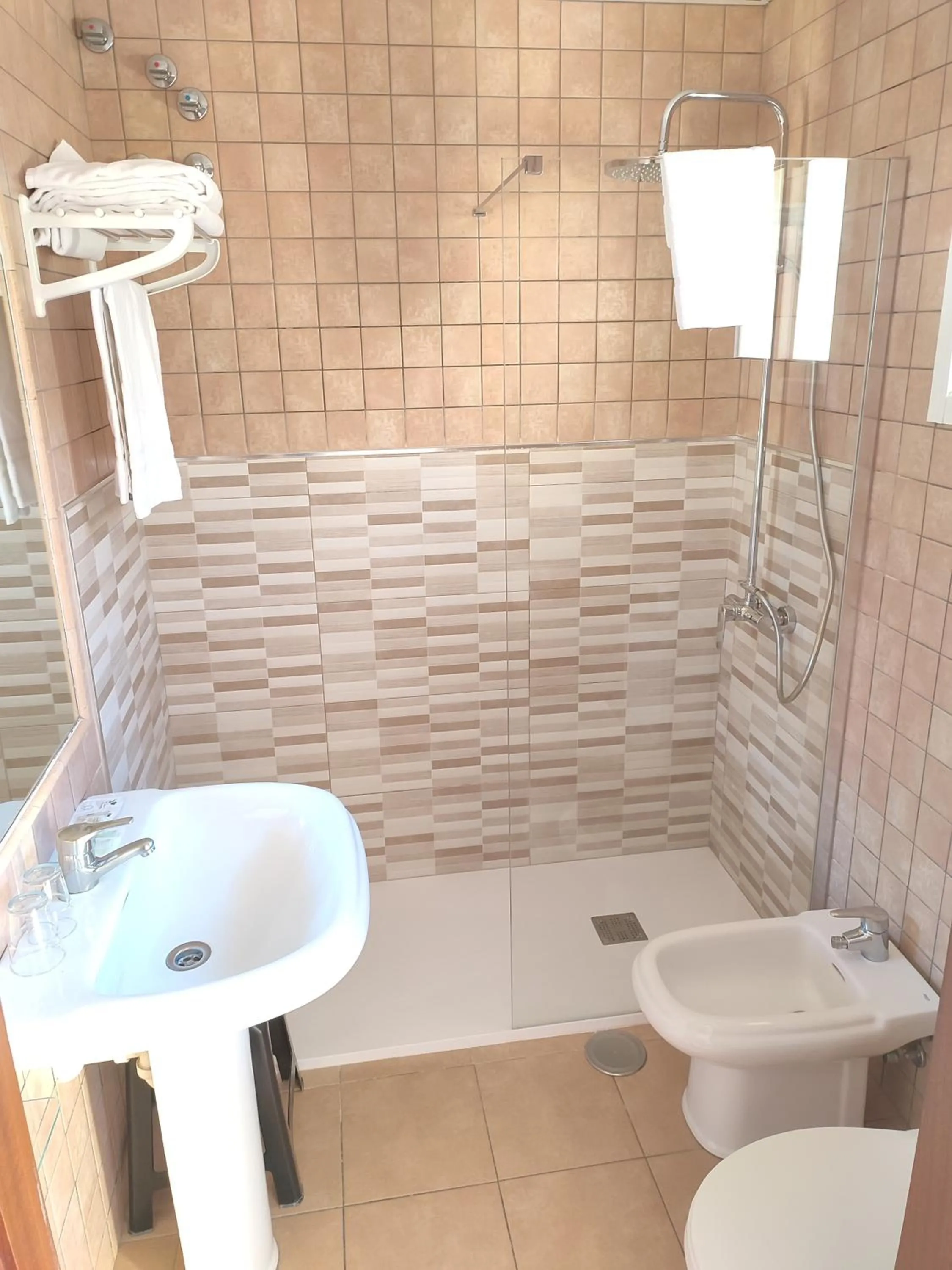 Shower in Hostal Alhaja Playa