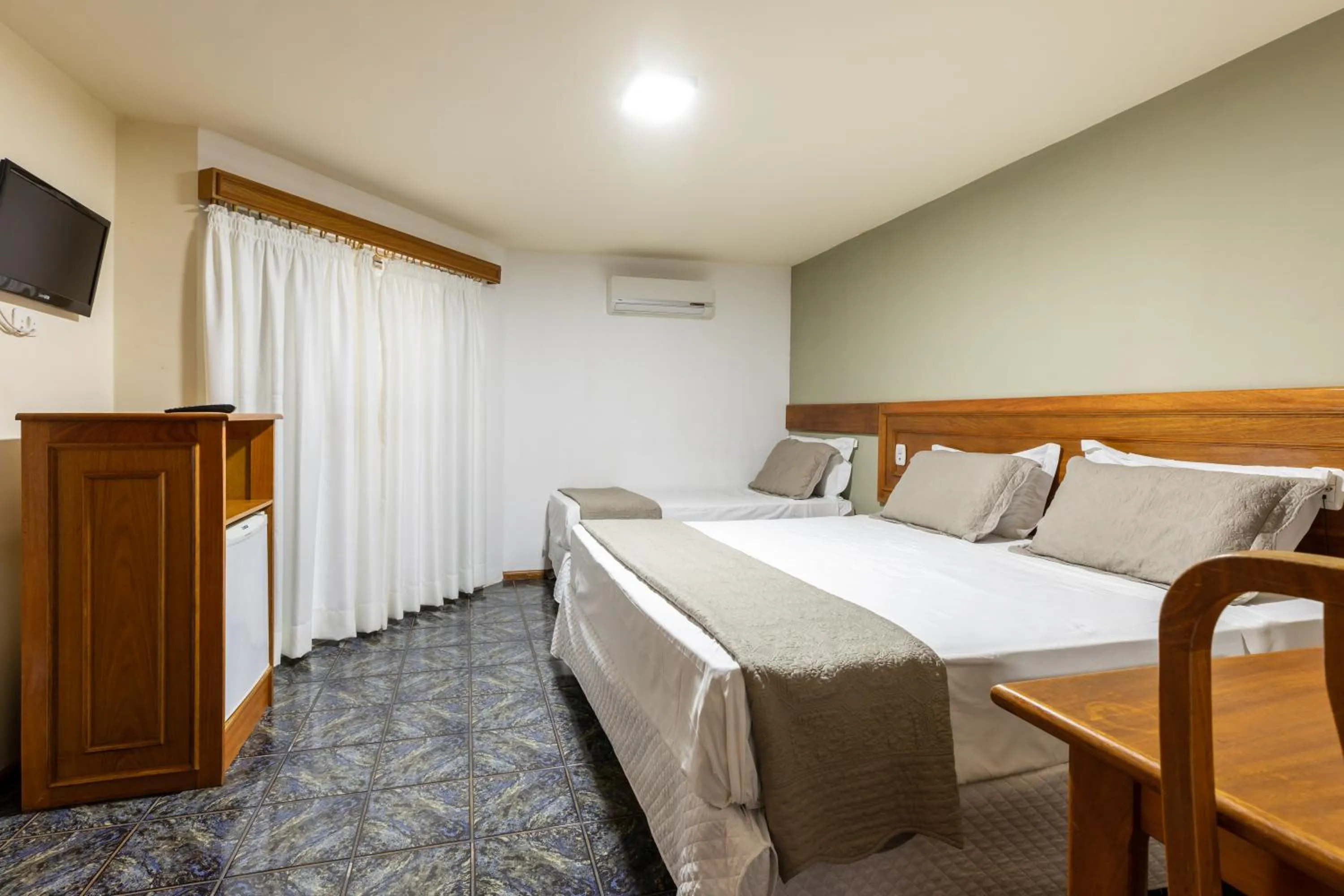 Photo of the whole room, Bed in Canzi Cataratas Hotel