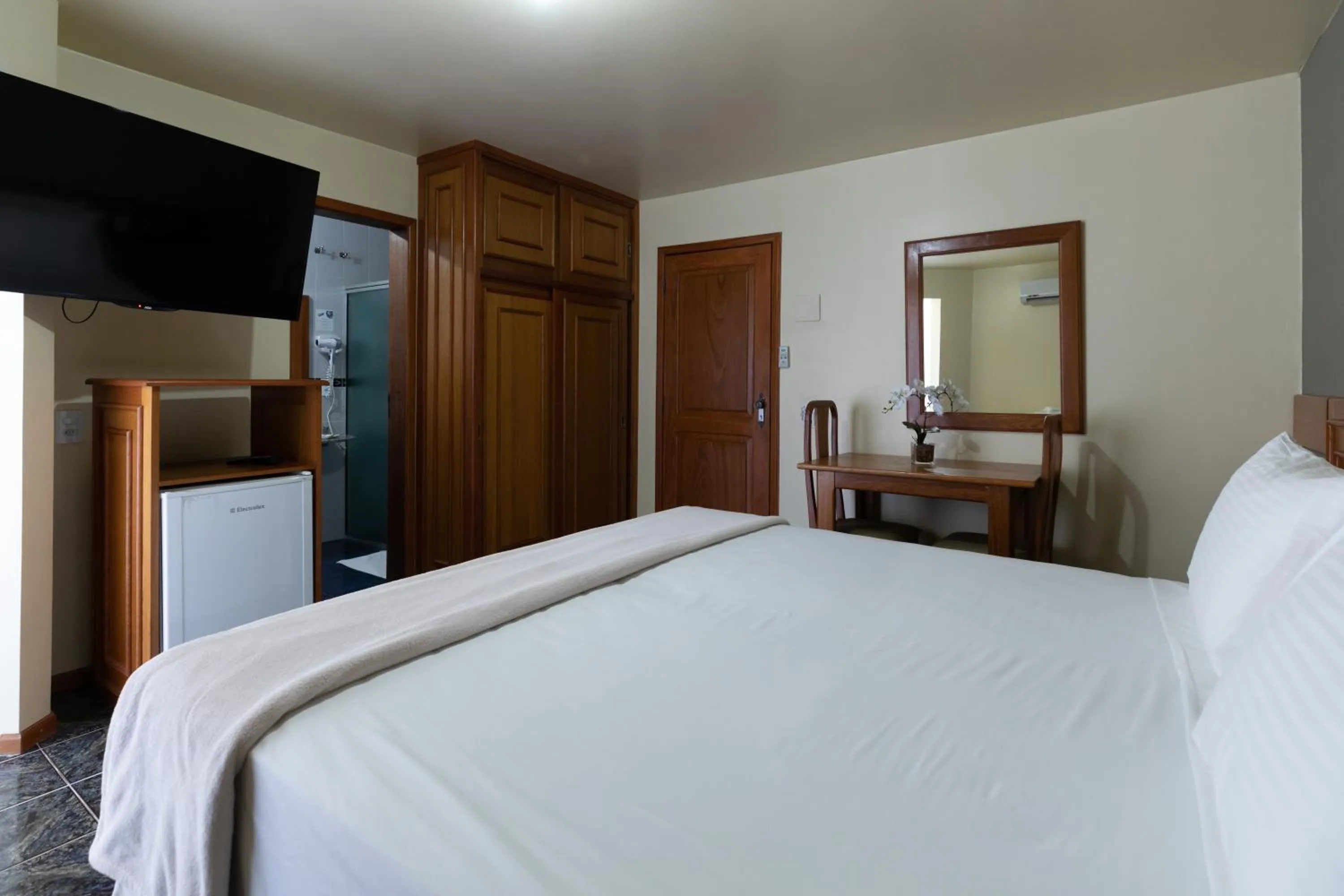 Photo of the whole room, Bed in Canzi Cataratas Hotel