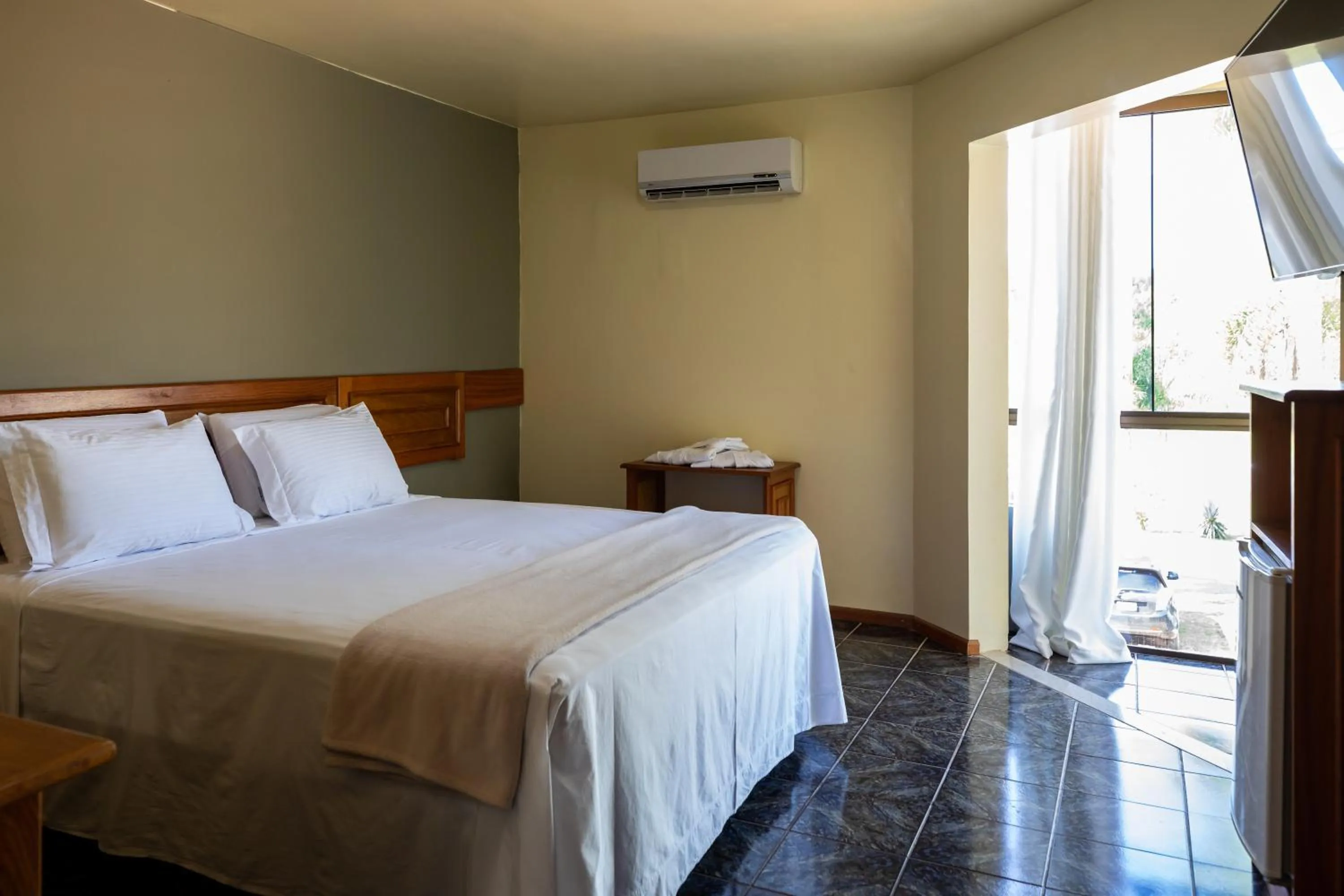 Photo of the whole room, Bed in Canzi Cataratas Hotel