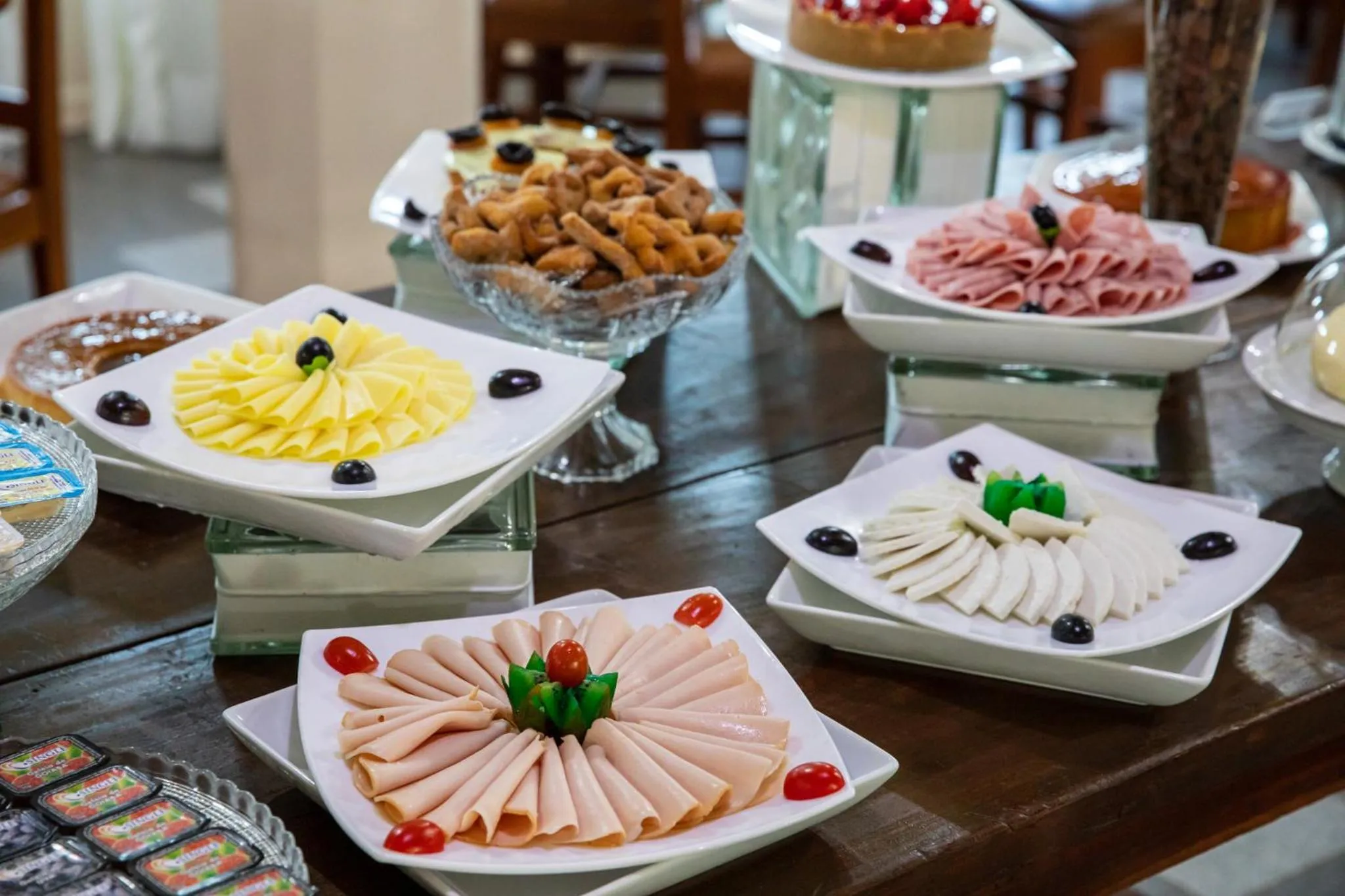 Continental breakfast in Canzi Cataratas Hotel