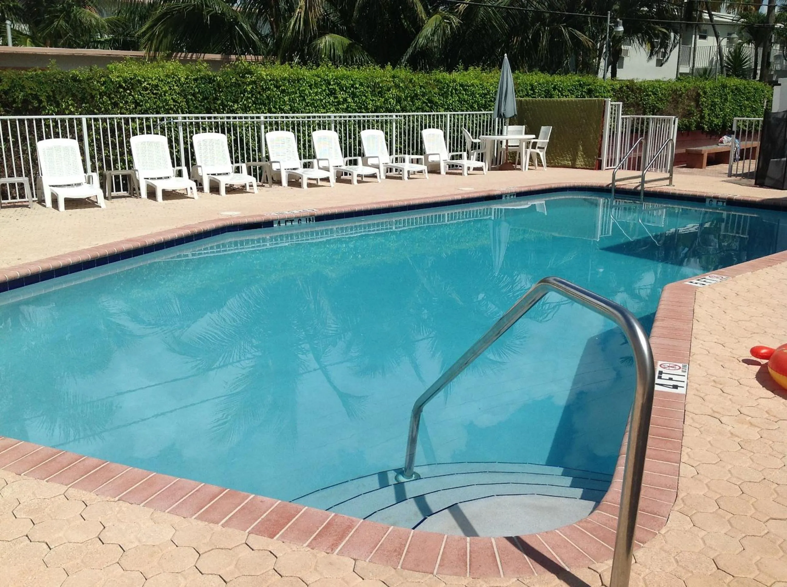Swimming pool in Napoli Belmar Resort