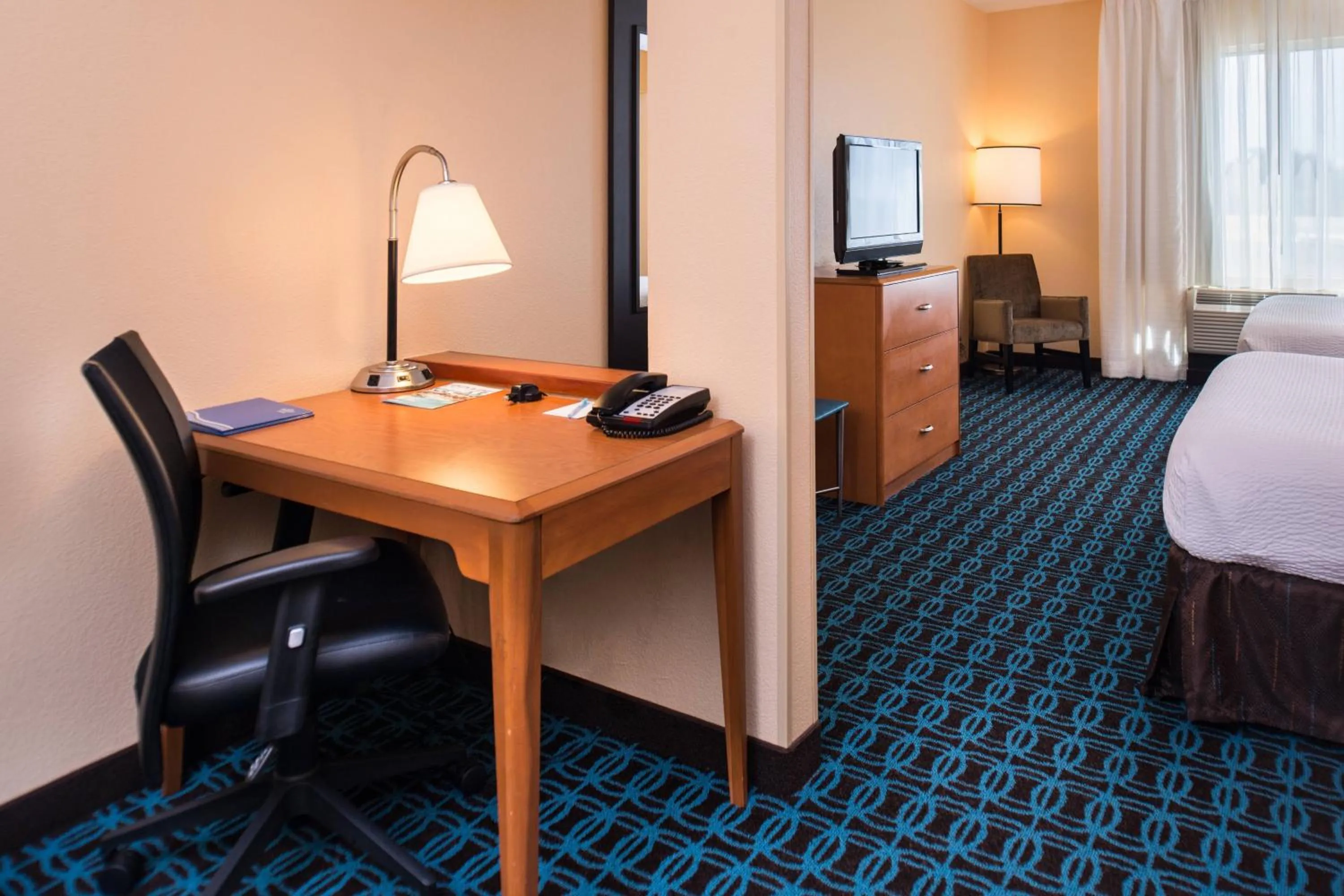 Photo of the whole room, Bed in Fairfield Inn and Suites by Marriott San Antonio Northeast / Schertz / RAFB