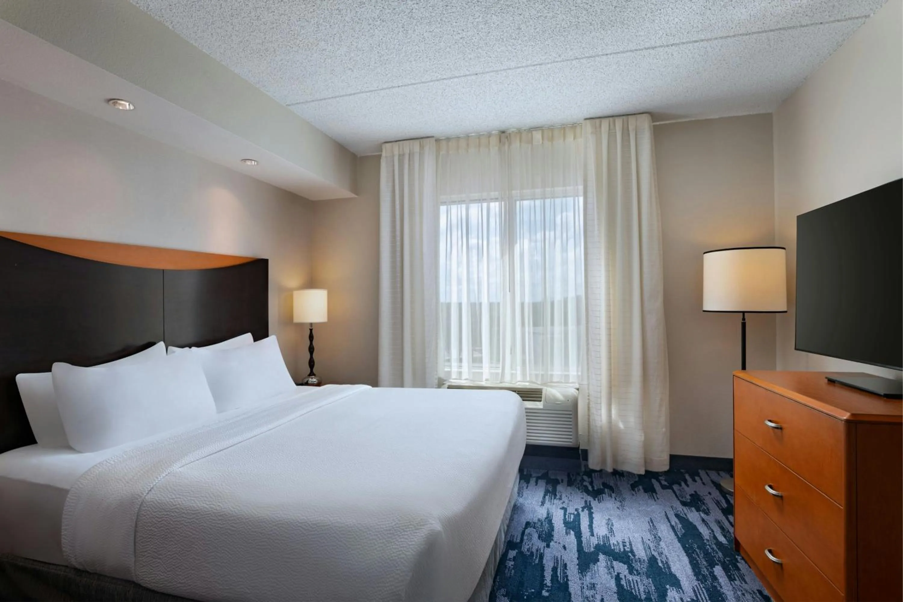 Photo of the whole room, Bed in Fairfield Inn and Suites by Marriott San Antonio Northeast / Schertz / RAFB