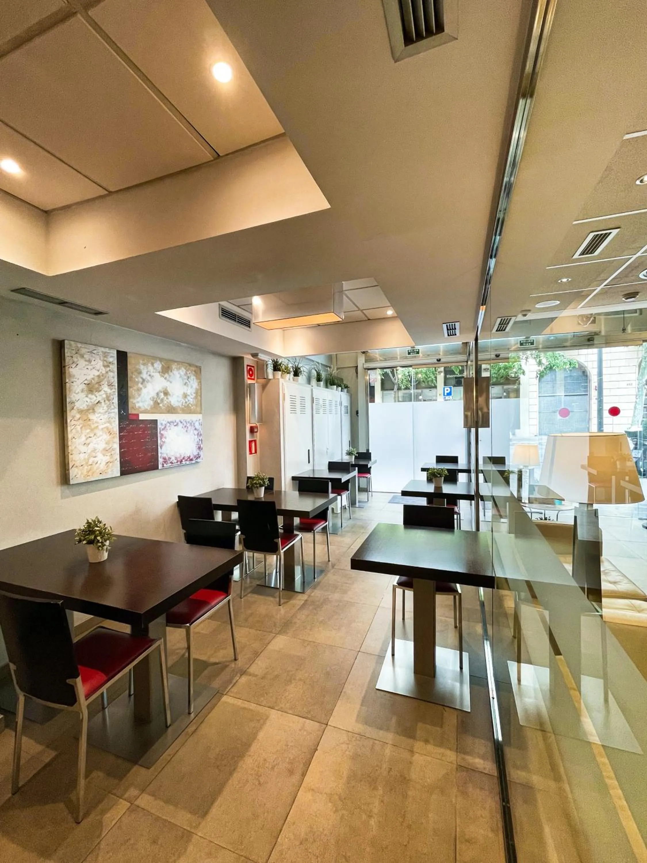 Restaurant/places to eat in SM Hotel Sant Antoni