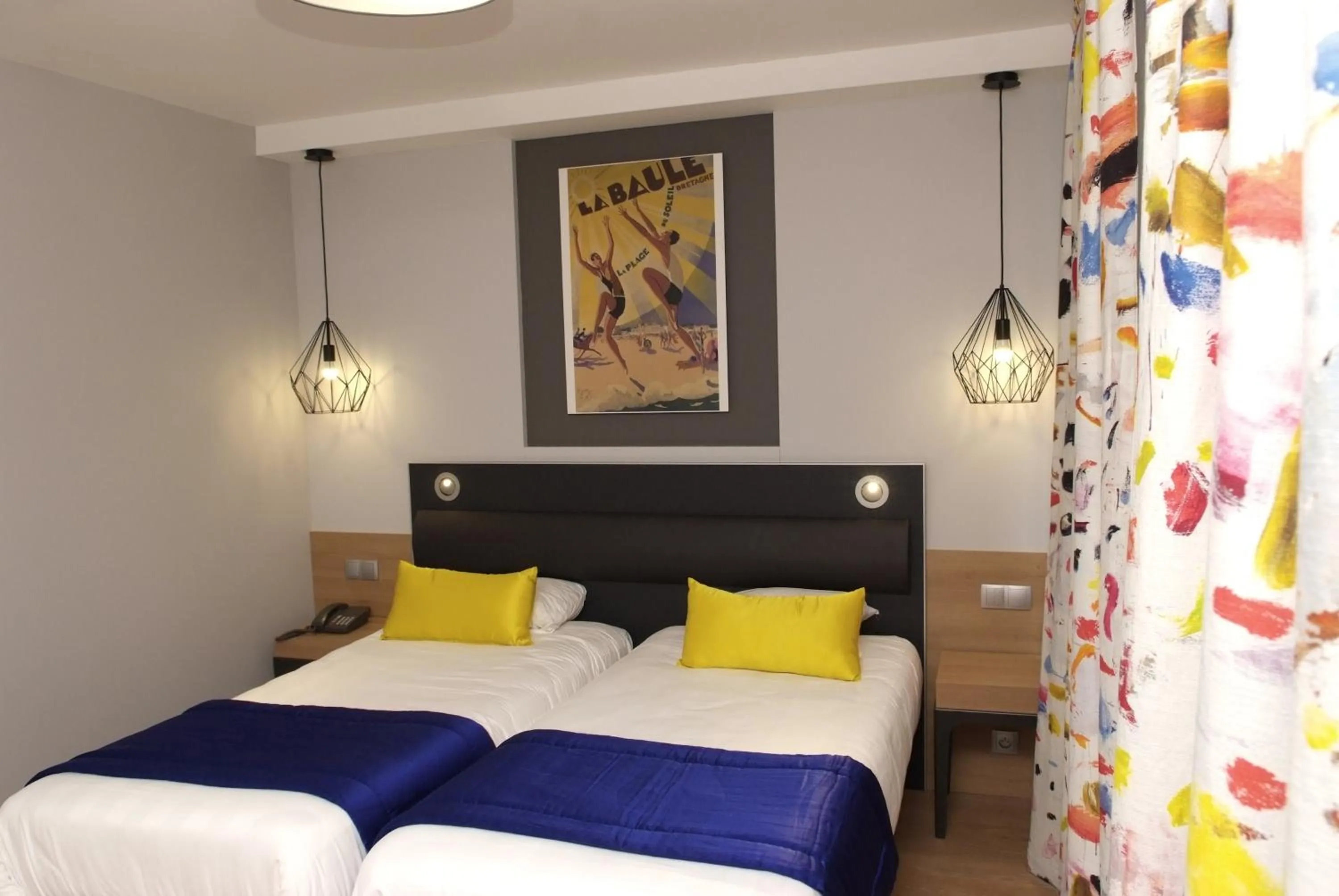 Bed in Logis Grand Hôtel Des Bains