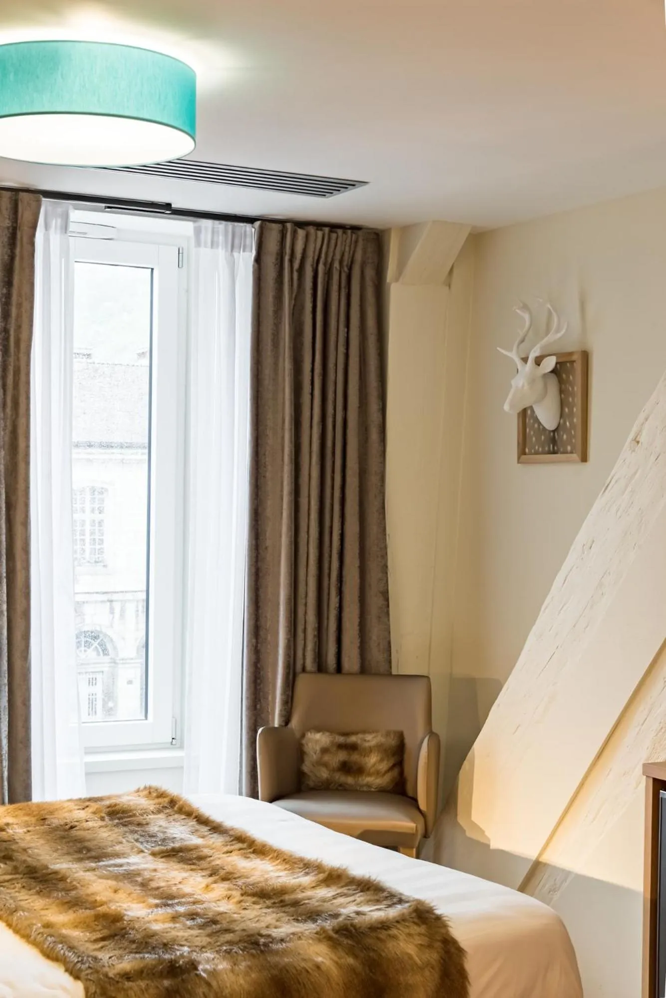 Seating area, Bed in Logis Grand Hôtel Des Bains
