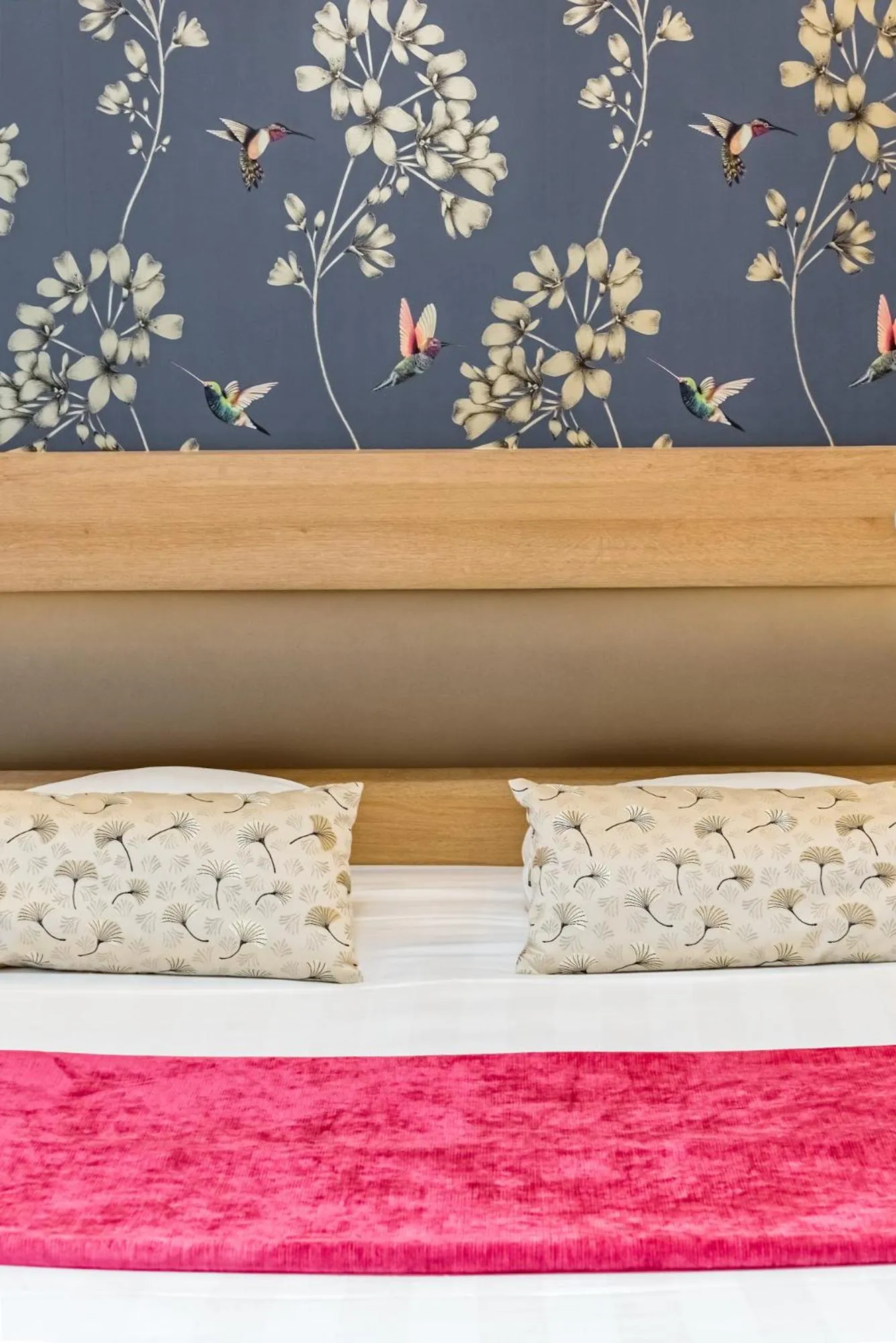 Hot Tub, Bed in Logis Grand Hôtel Des Bains