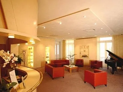 Lobby or reception in Logis Grand Hôtel Des Bains