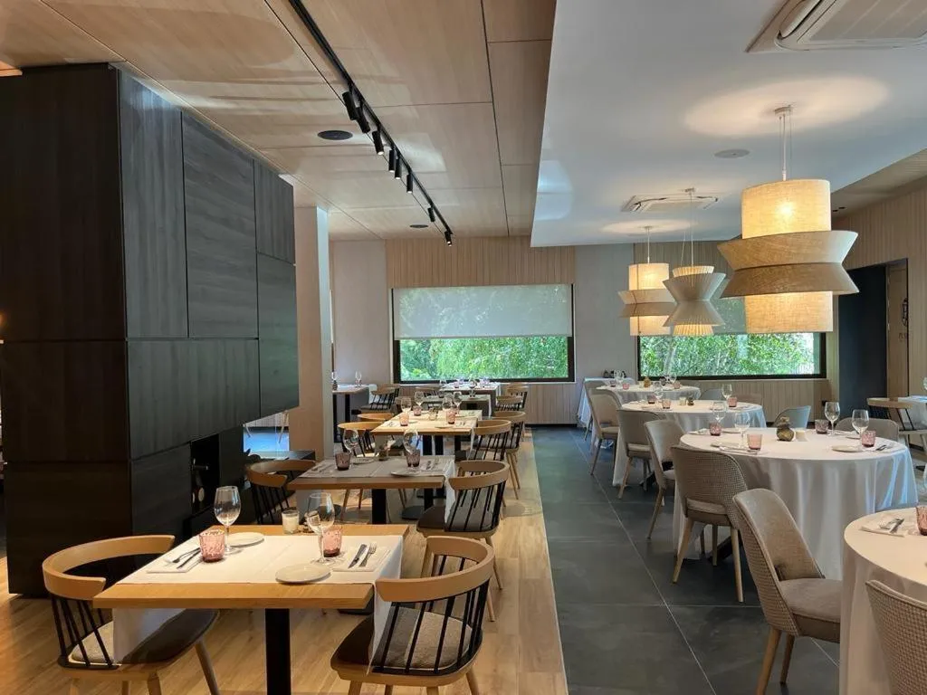 Restaurant/places to eat in Hotel Restaurant Pessets & SPA