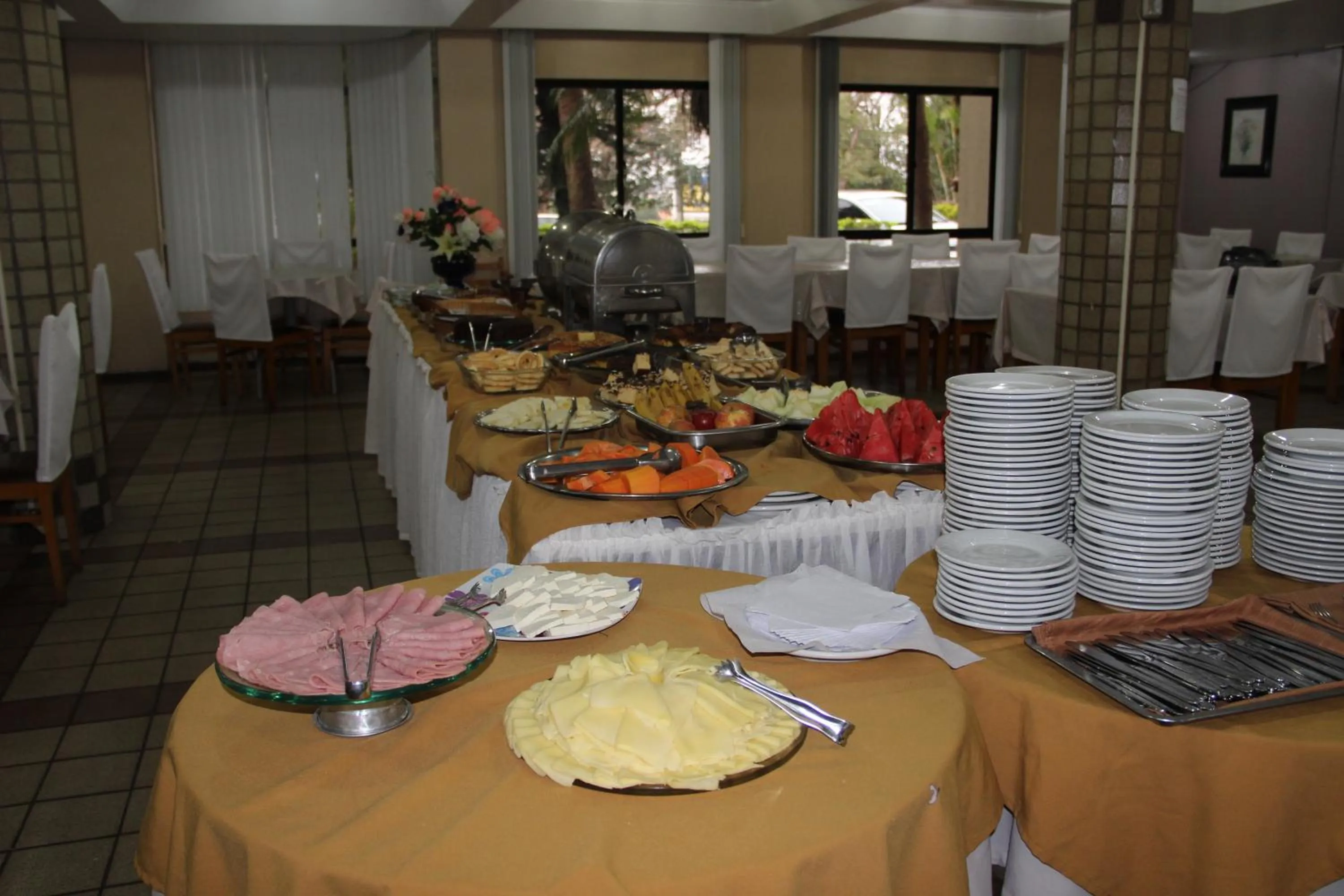 Restaurant/places to eat in Muffato Plaza Hotel