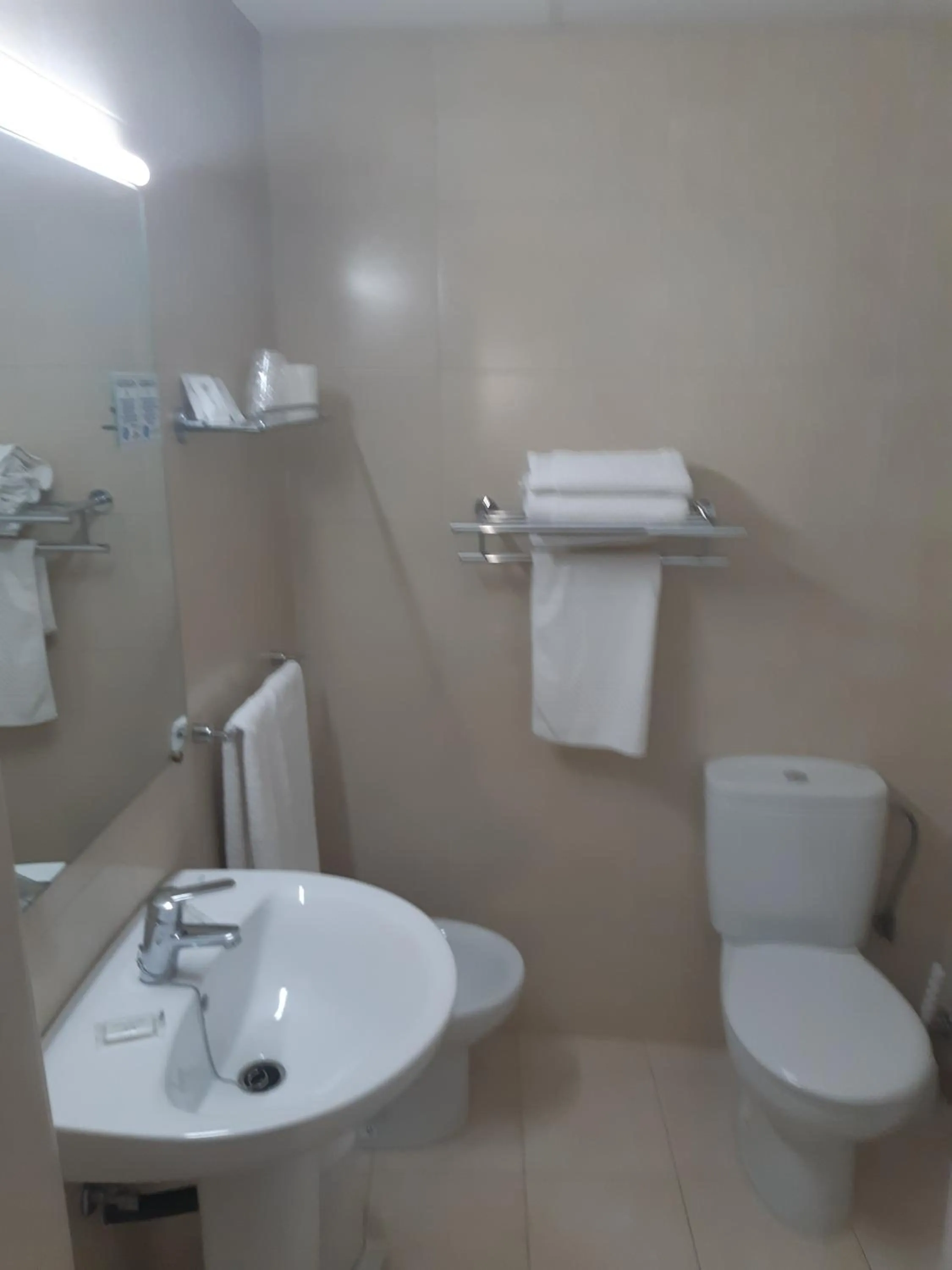 Bathroom in Hotel Condestable