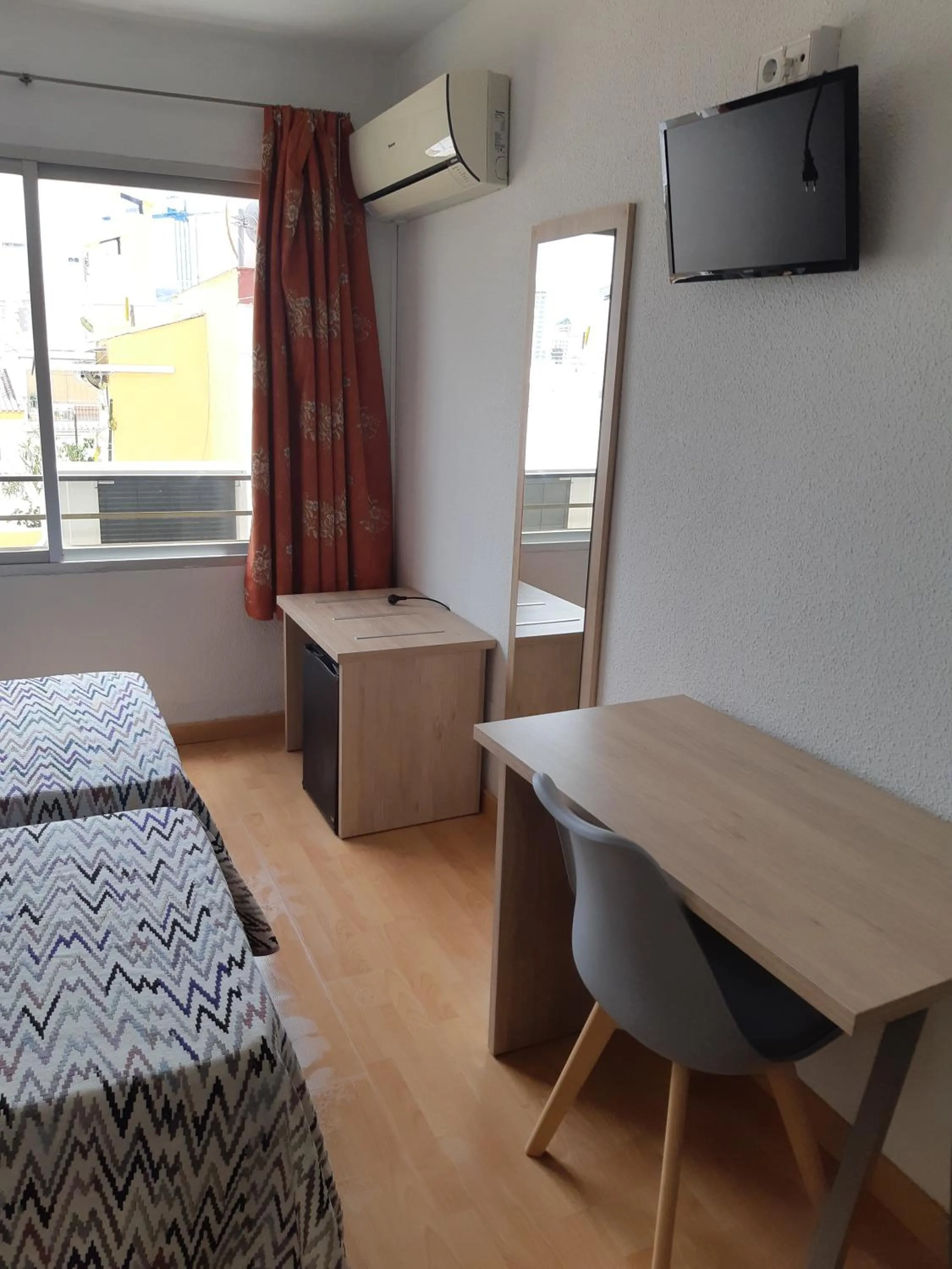 Photo of the whole room in Hotel Condestable