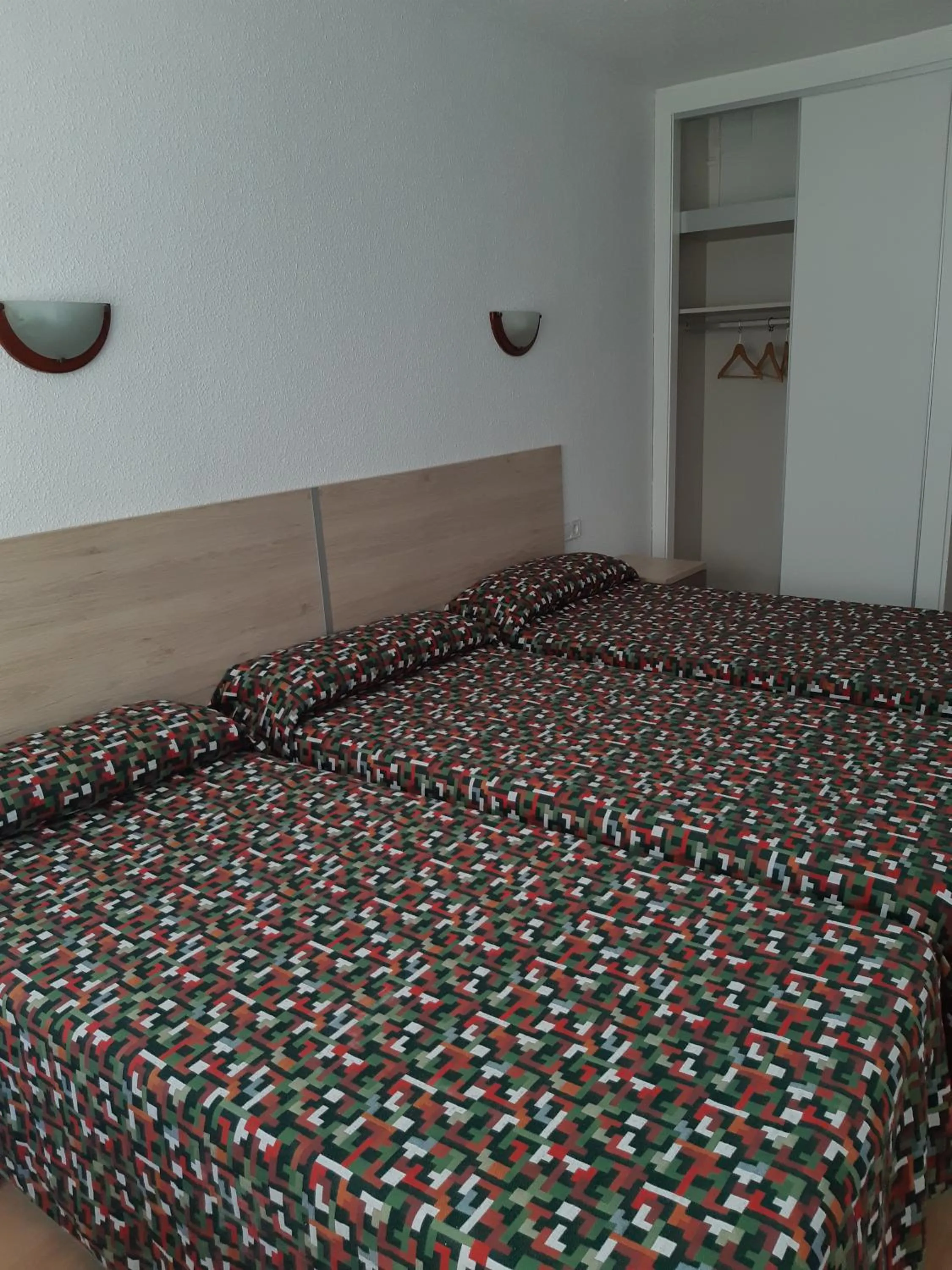 Photo of the whole room in Hotel Condestable