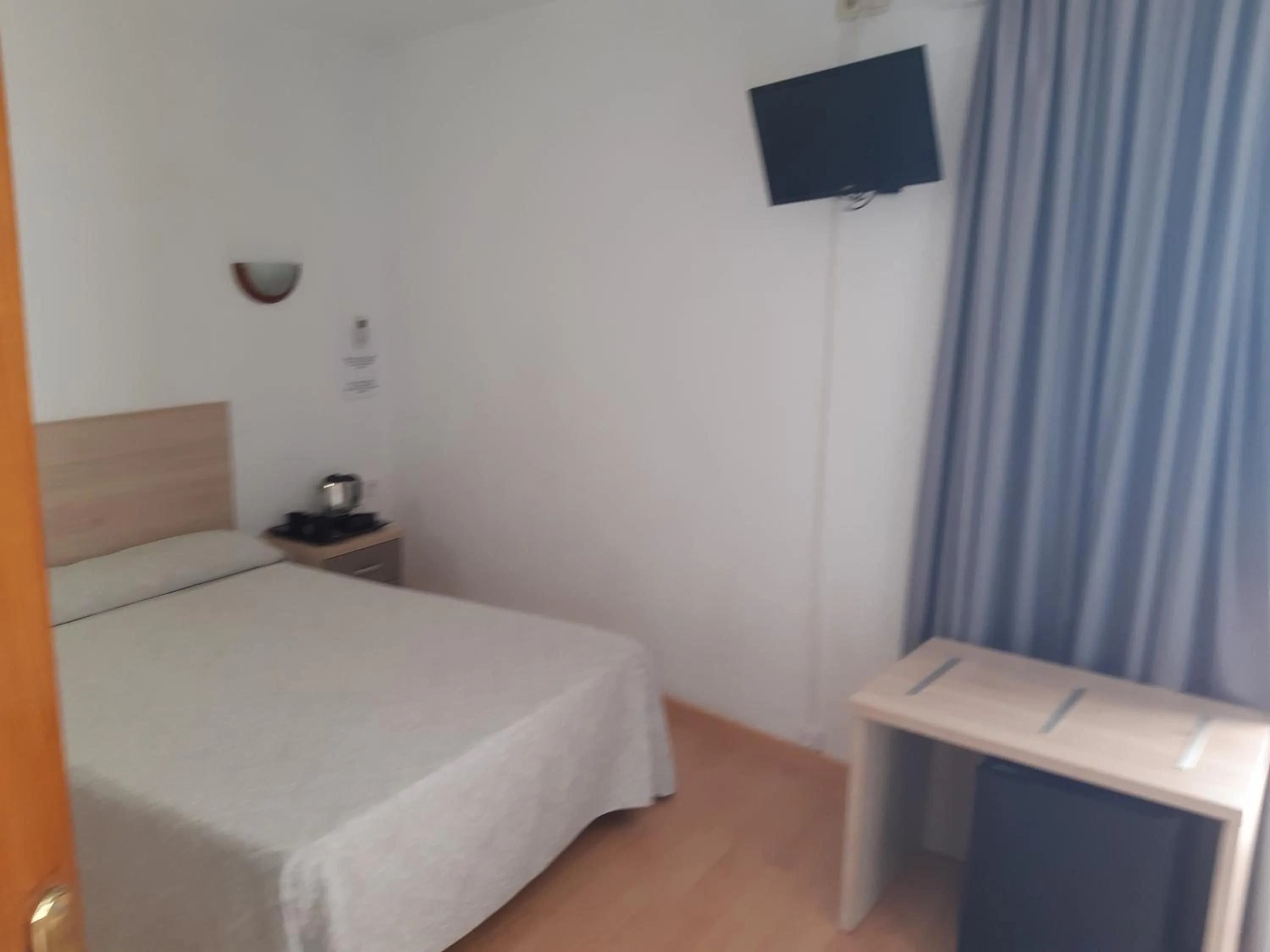 Photo of the whole room in Hotel Condestable