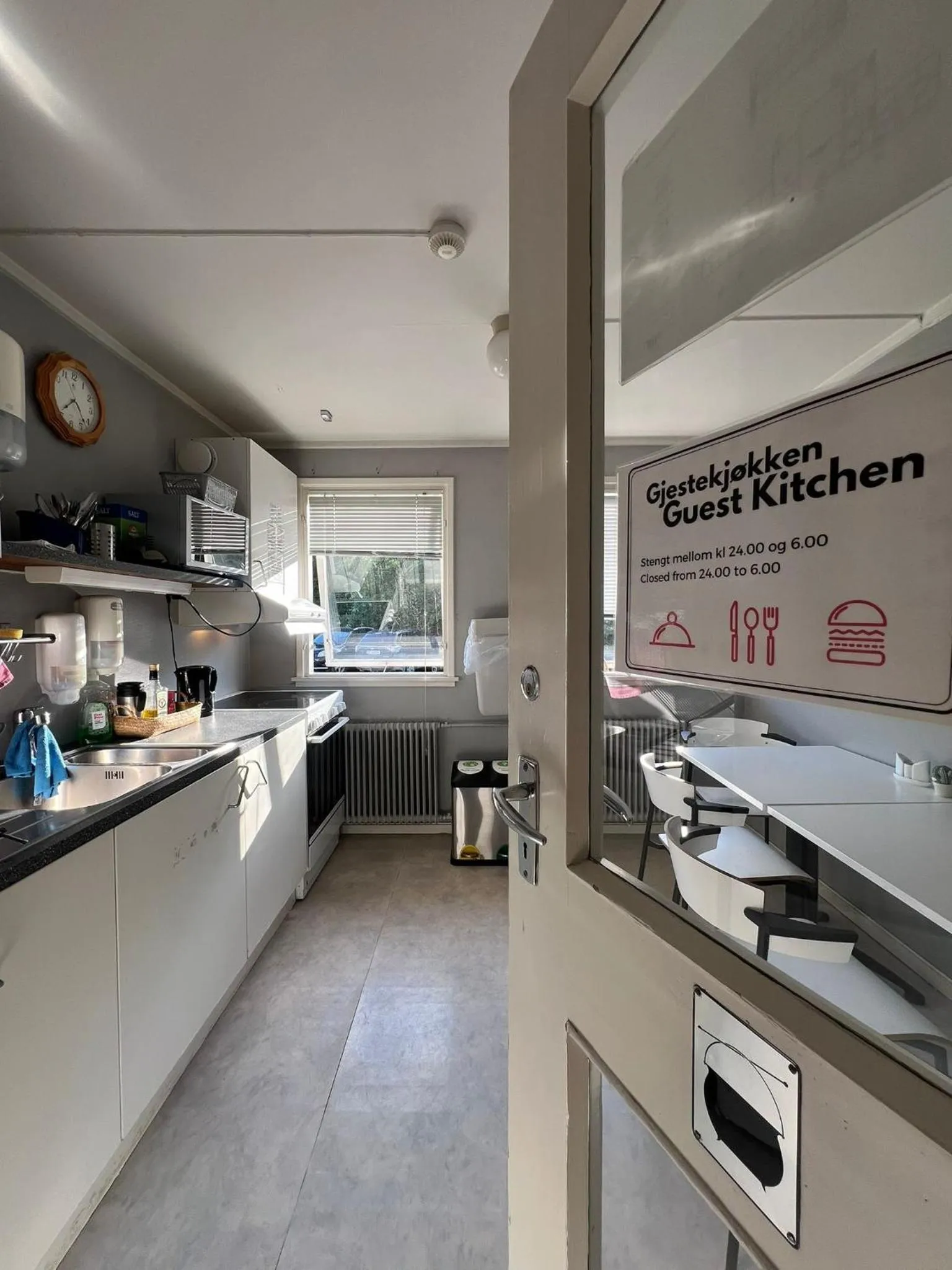 Communal kitchen in Gjøvik Hovdetun Hostel