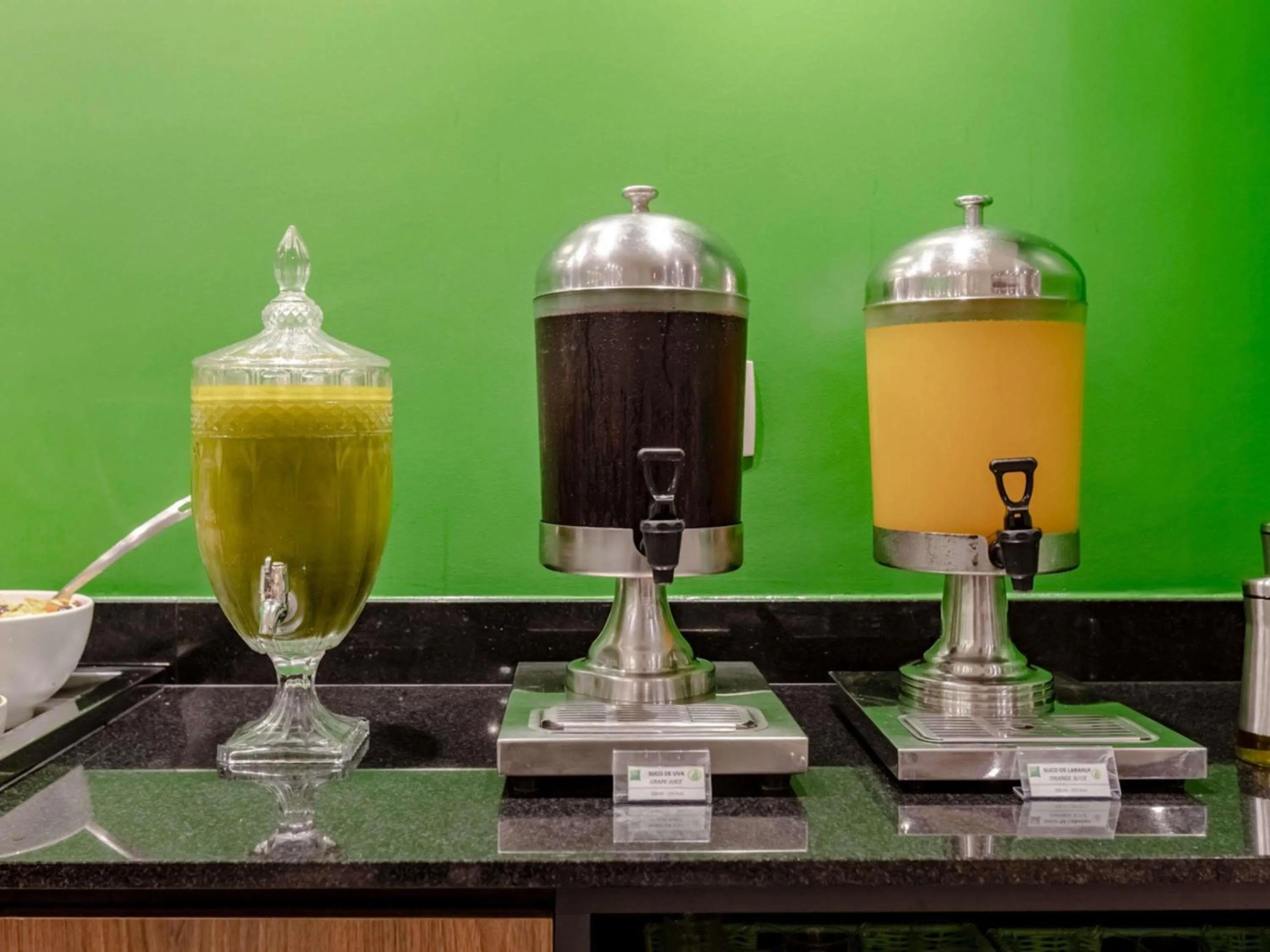 Breakfast in Ibis Styles Balneário Camboriú - 1 Quadra do Mar