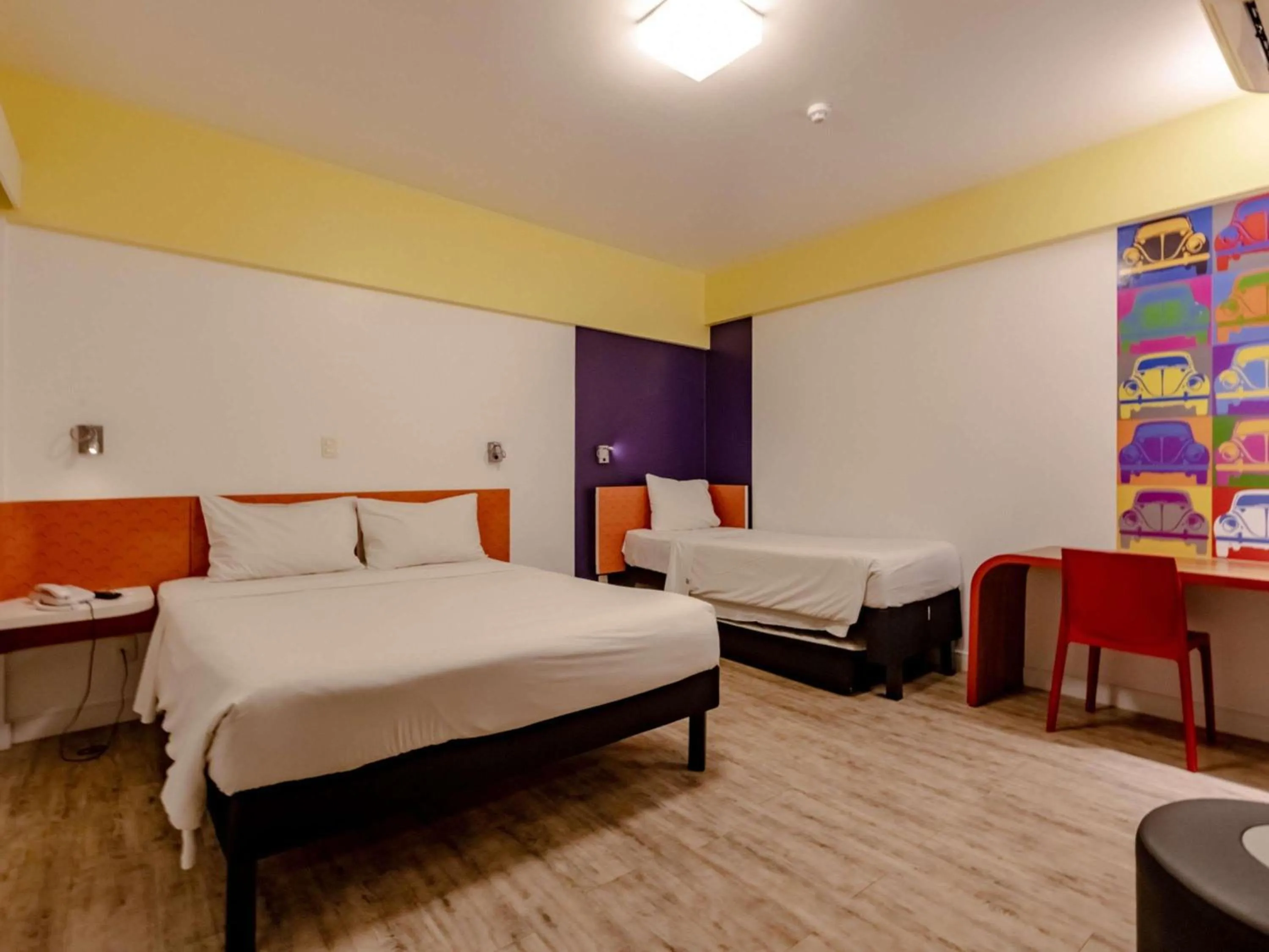 Bedroom, Bed in Ibis Styles Balneário Camboriú - 1 Quadra do Mar