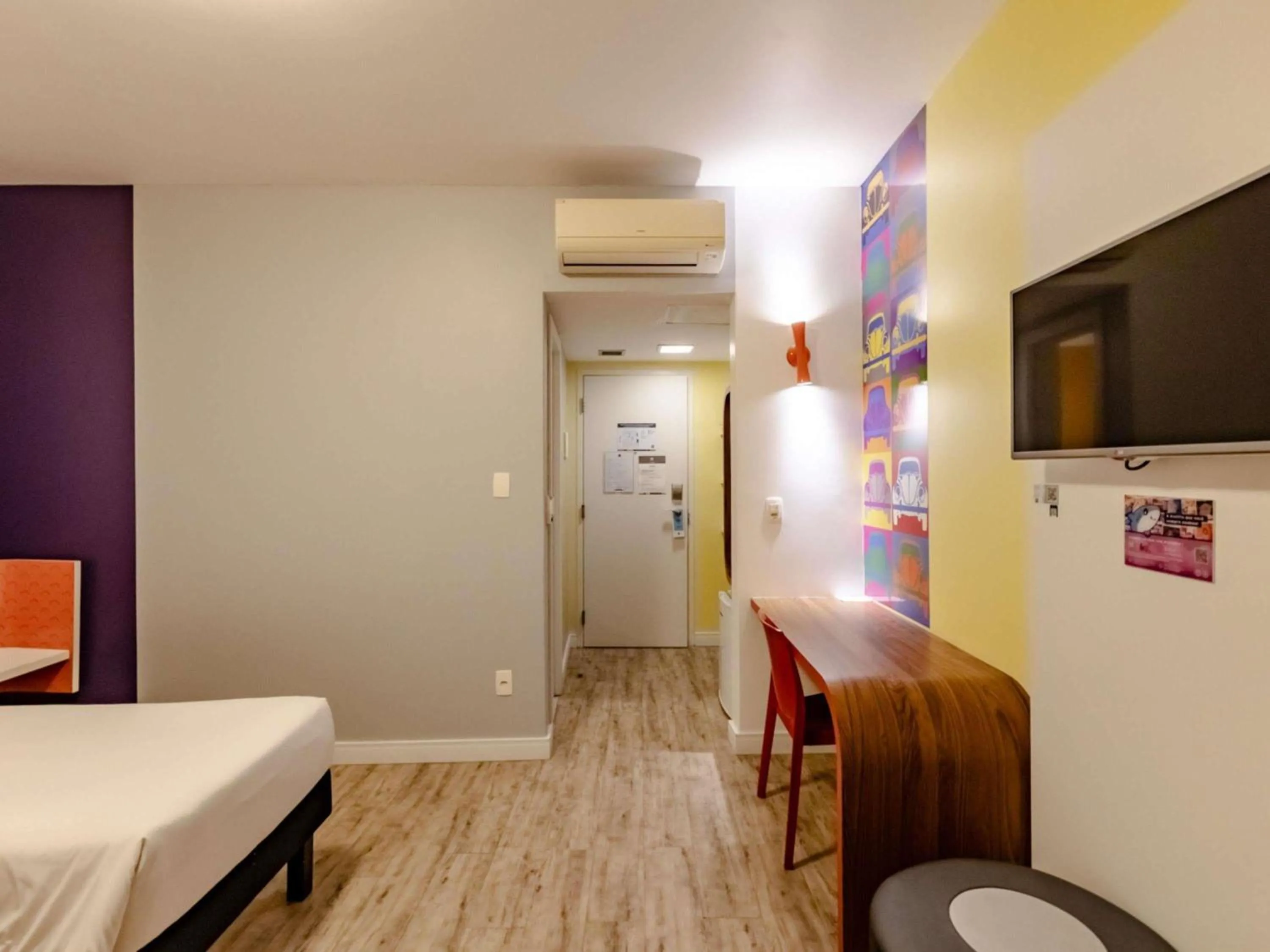 Bedroom, Bed in Ibis Styles Balneário Camboriú - 1 Quadra do Mar