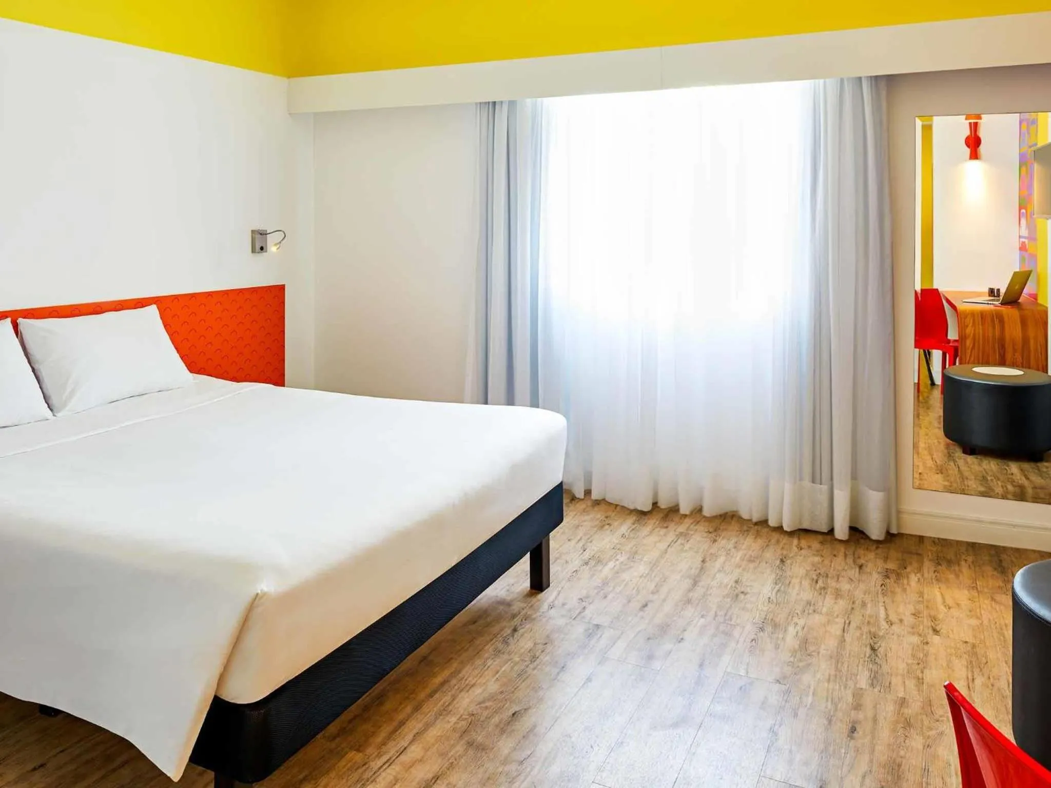 Bedroom, Bed in Ibis Styles Balneário Camboriú - 1 Quadra do Mar