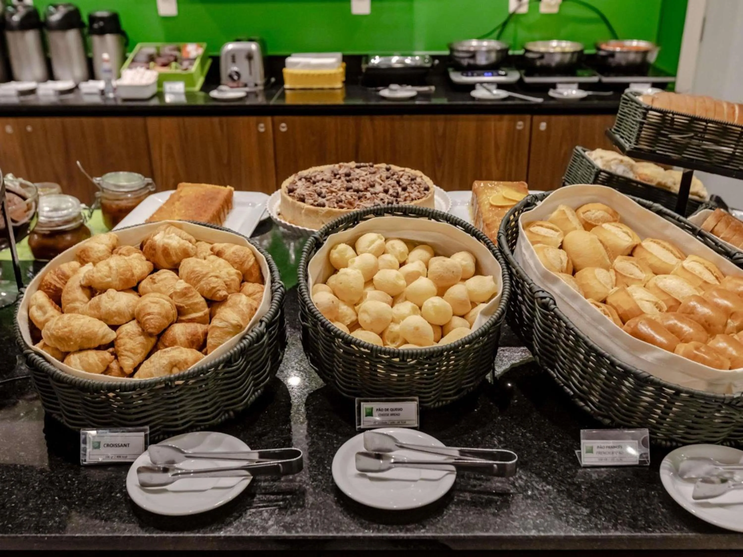 Breakfast in Ibis Styles Balneário Camboriú - 1 Quadra do Mar