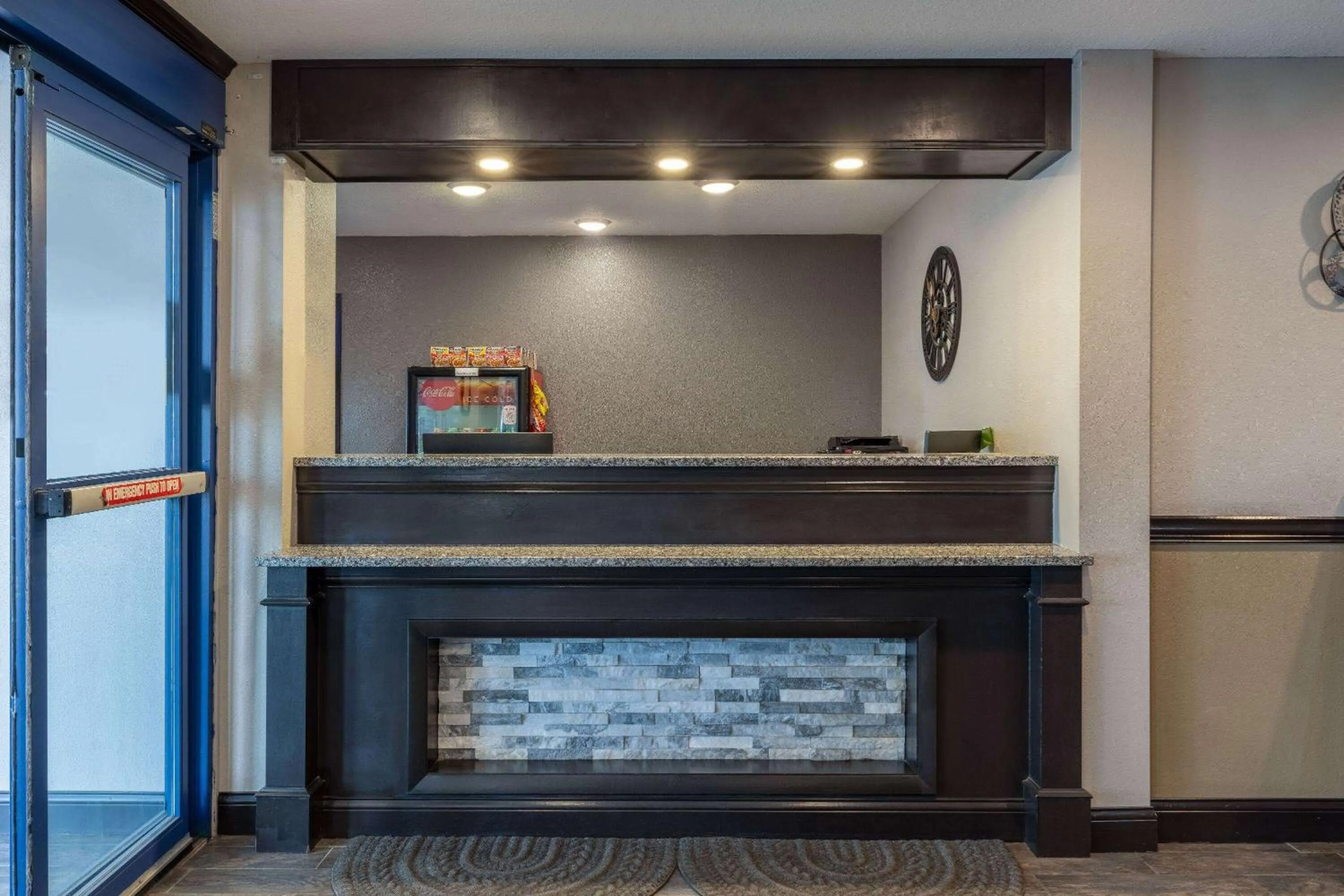 Lobby or reception in Travelodge by Wyndham Brooklyn Center