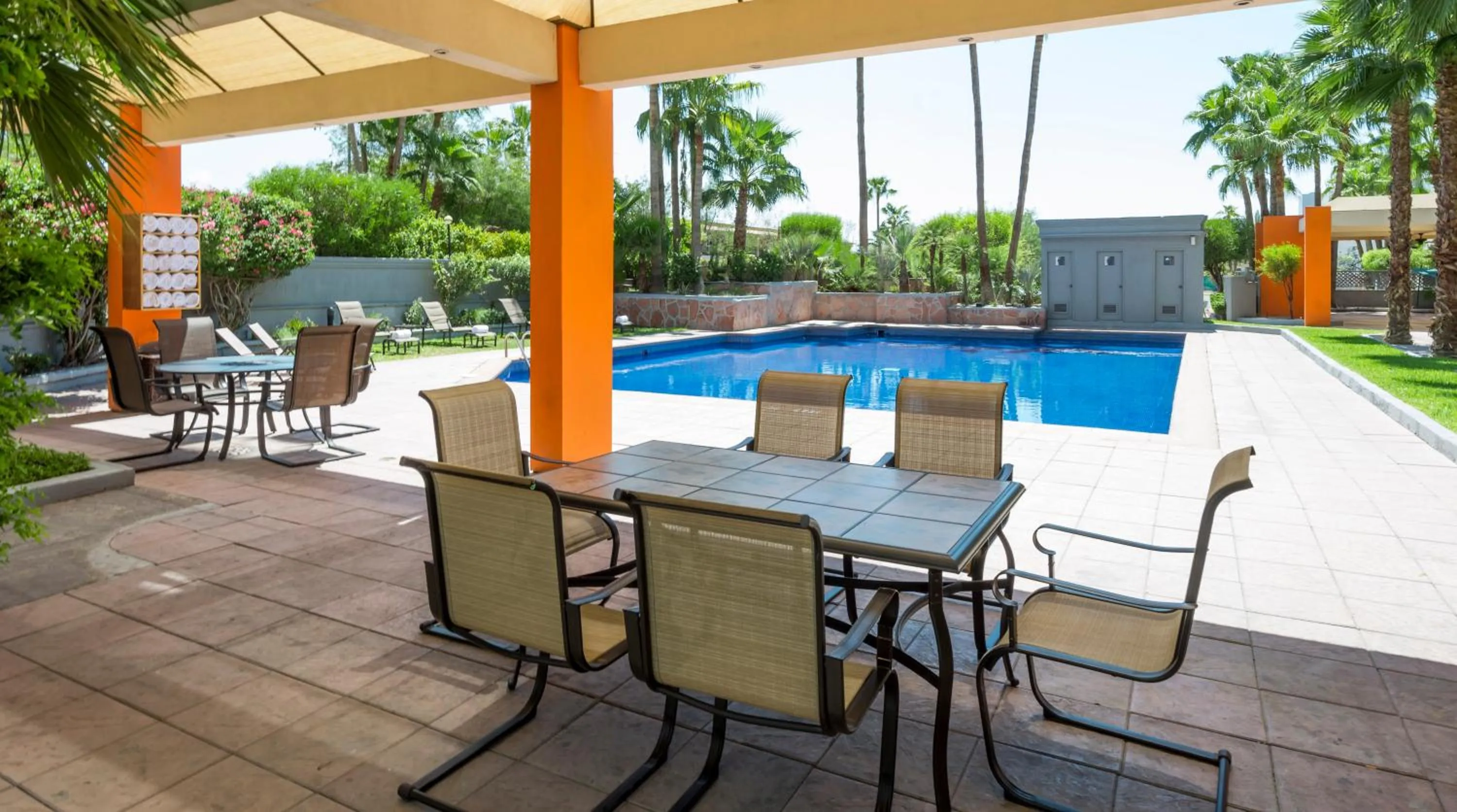 Swimming pool in Real Inn Mexicali