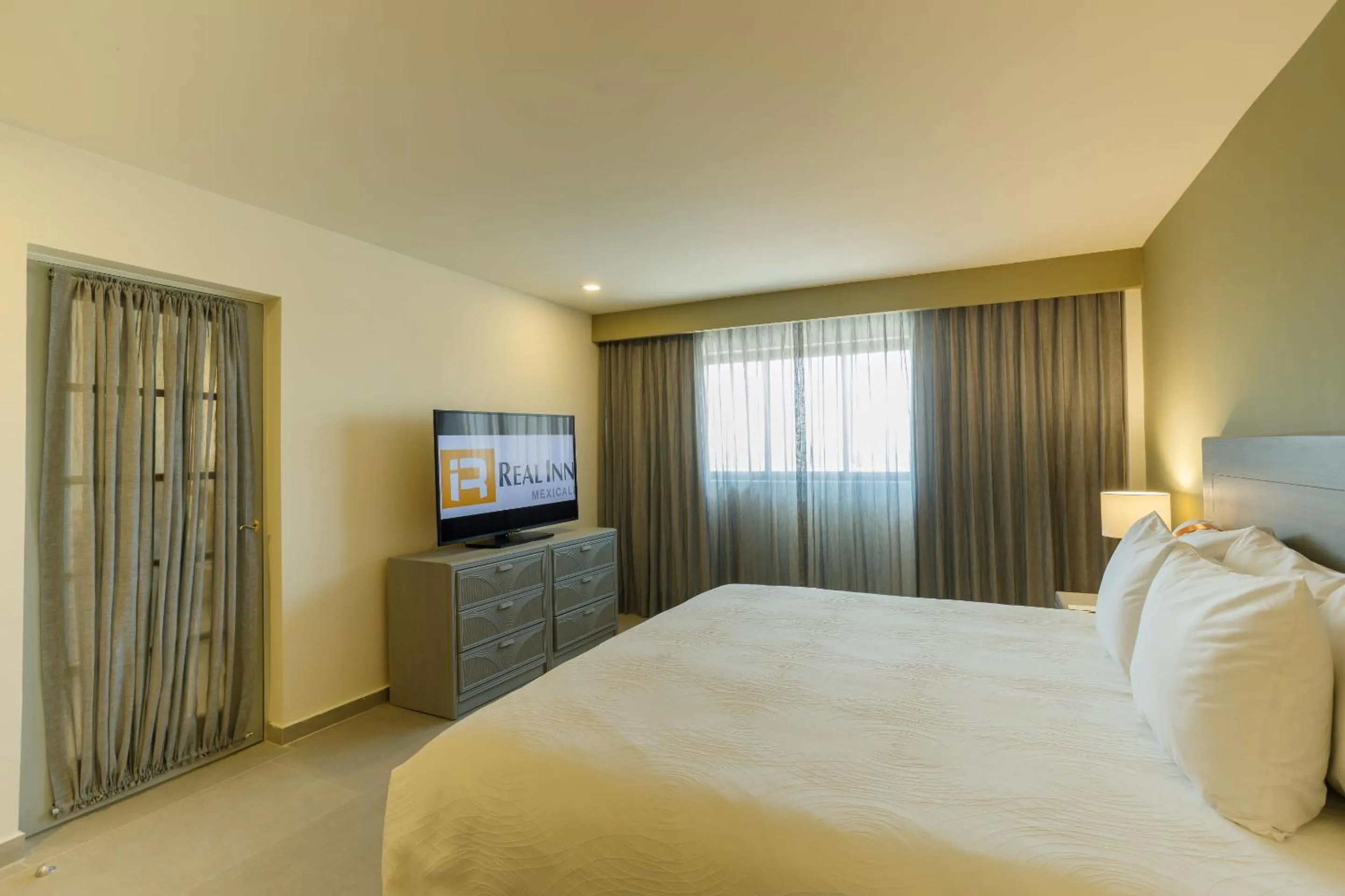 Photo of the whole room, Bed in Real Inn Mexicali