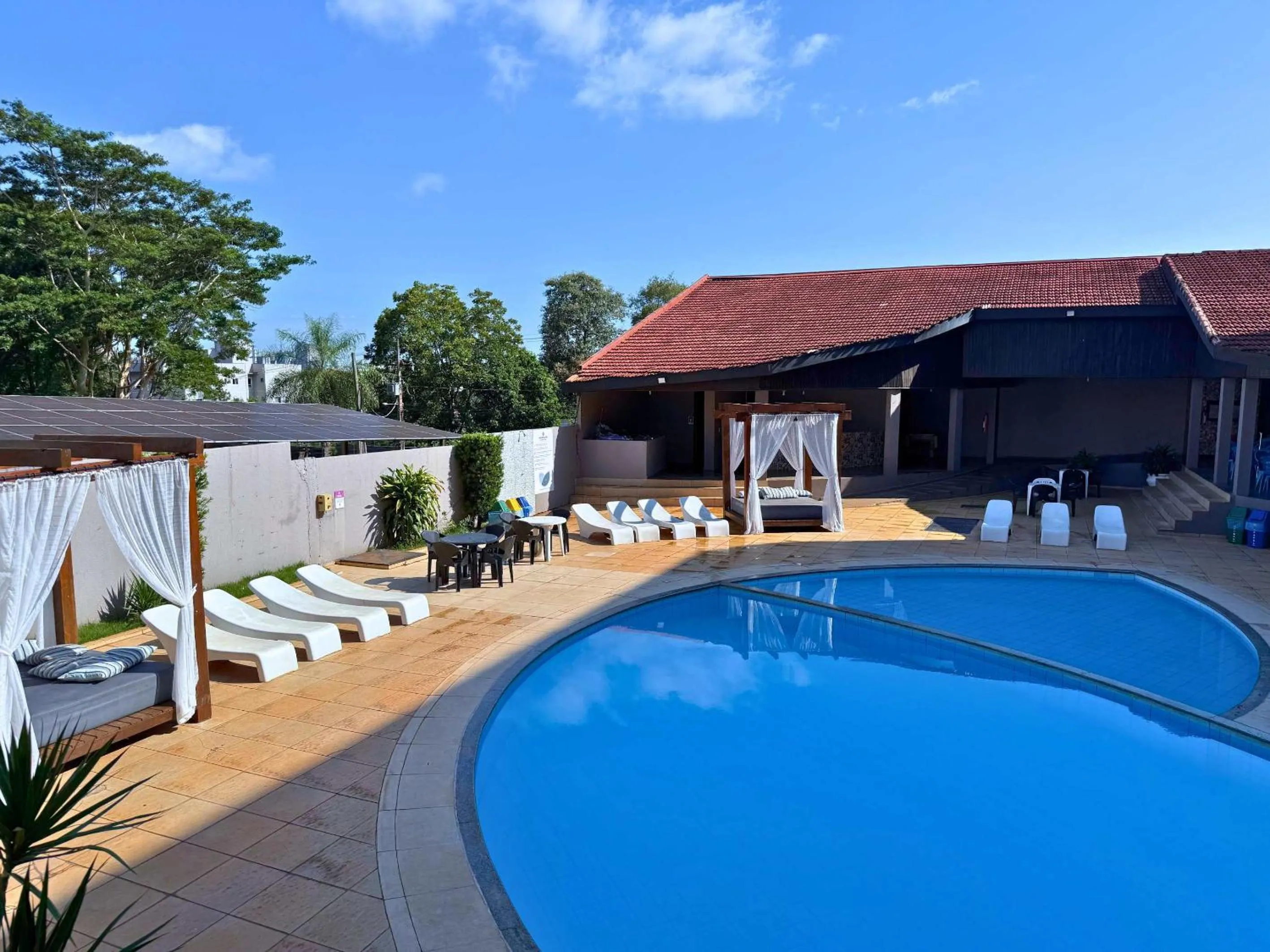 Swimming pool in Manacá Hotel