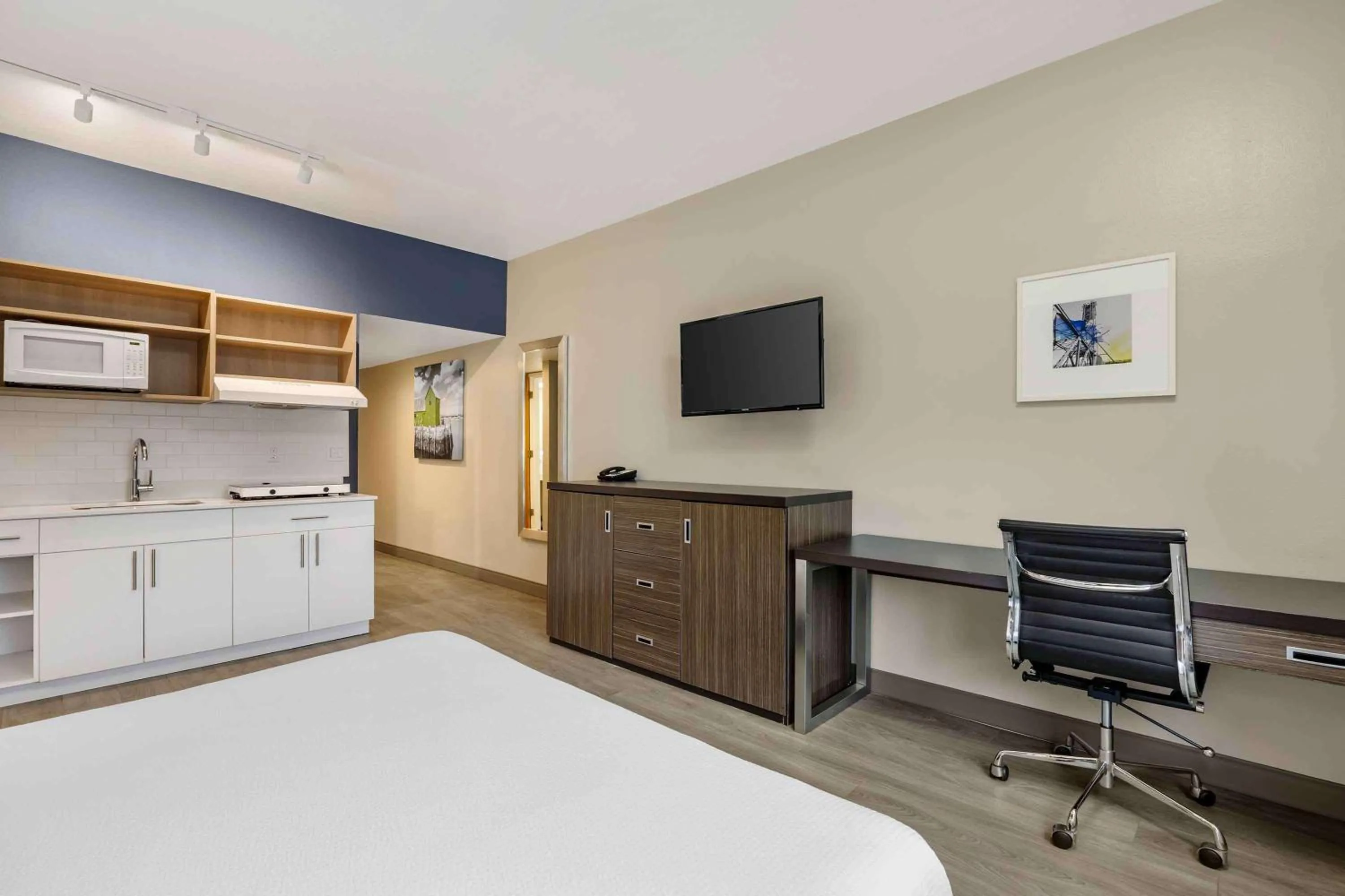 Bedroom, Bed in Extended Stay America Premier Suites - Portland - North