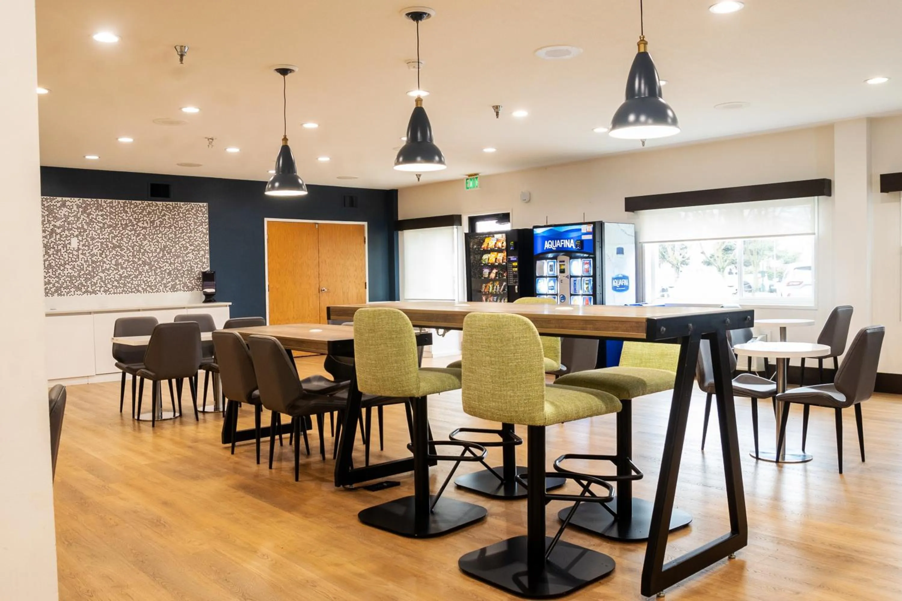 Dining area in Extended Stay America Premier Suites - Portland - North