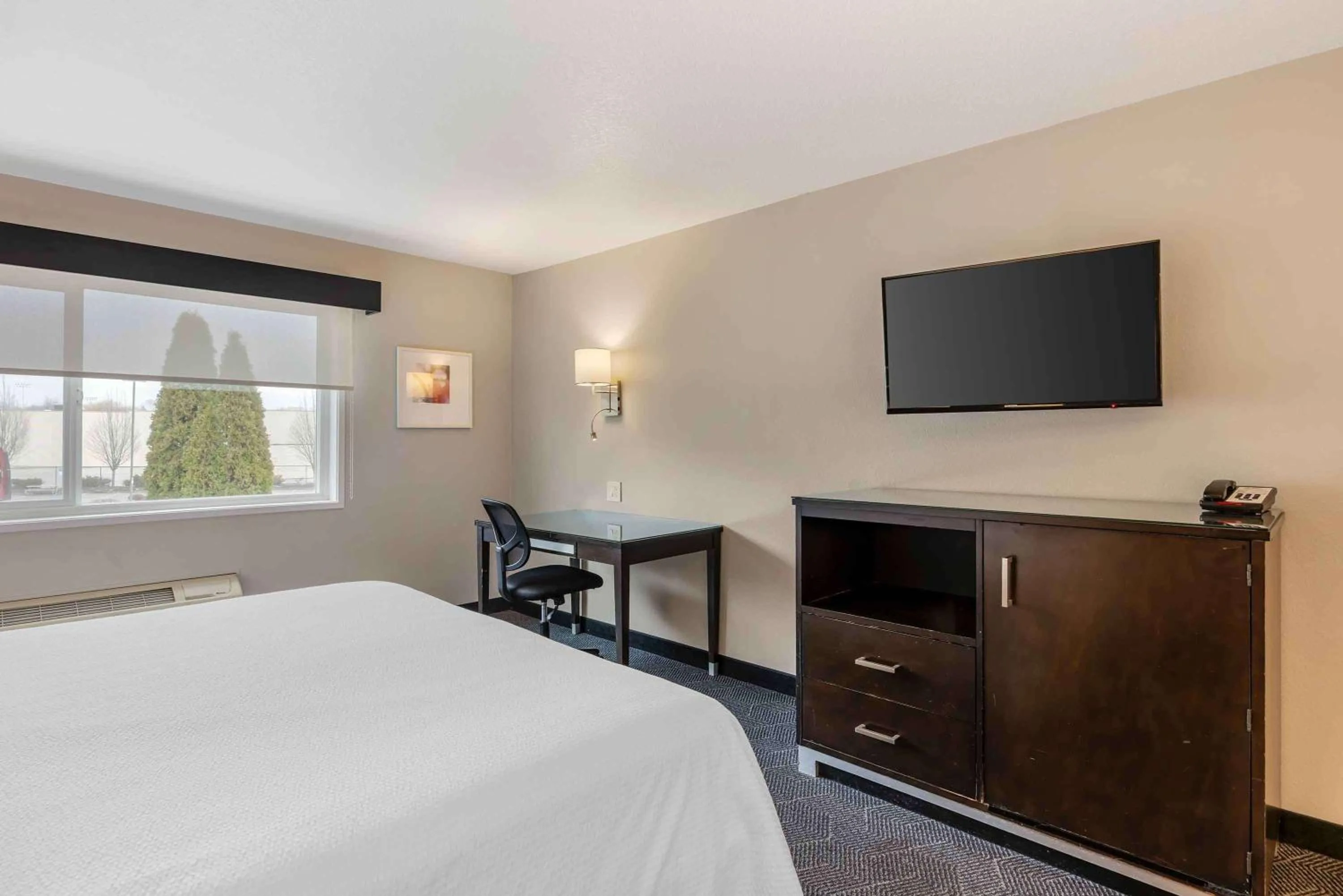Bedroom, Bed in Extended Stay America Premier Suites - Portland - North