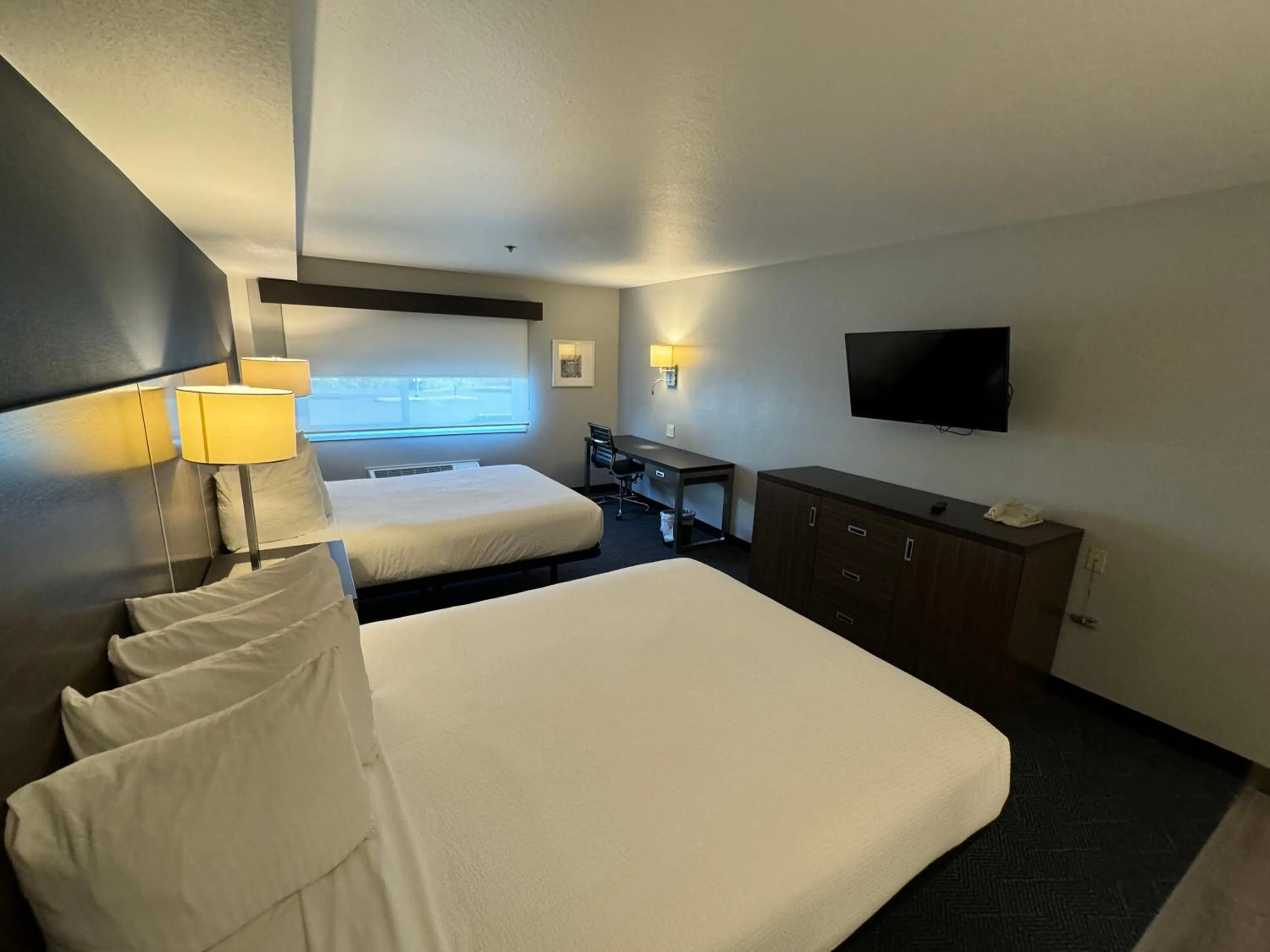 Bed in Extended Stay America Premier Suites - Portland - North