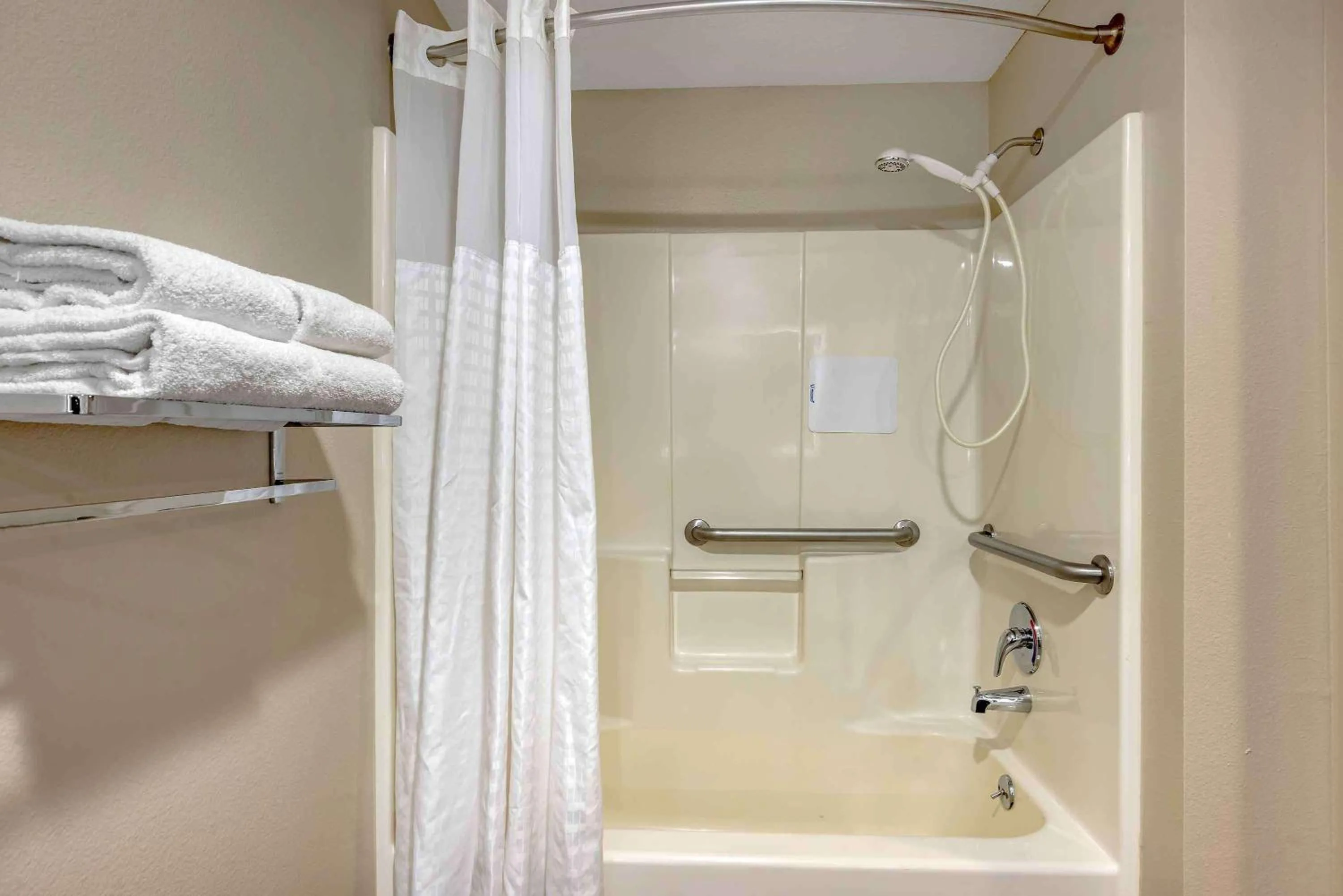 Bathroom in Extended Stay America Premier Suites - Portland - North