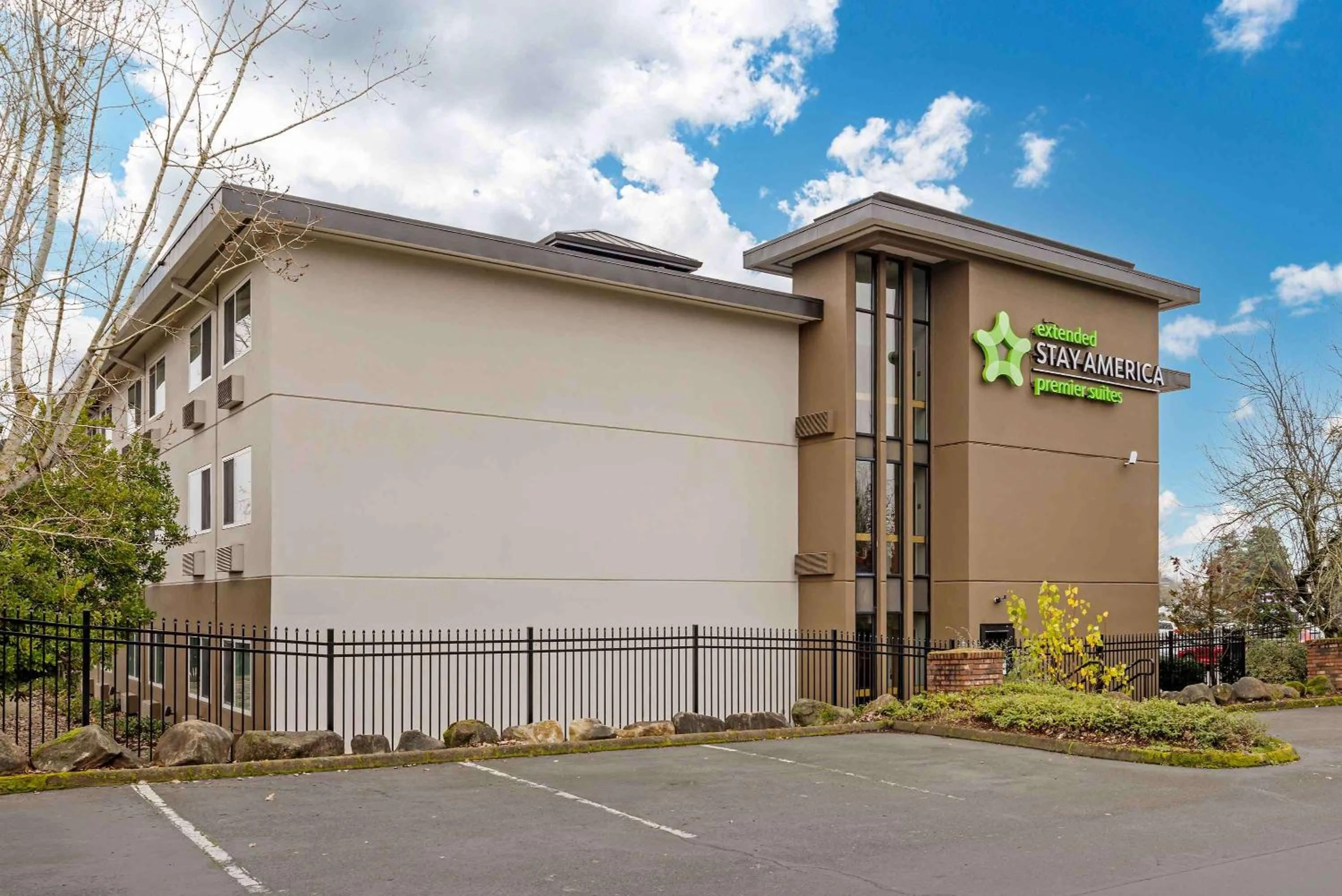 Property building in Extended Stay America Premier Suites - Portland - North