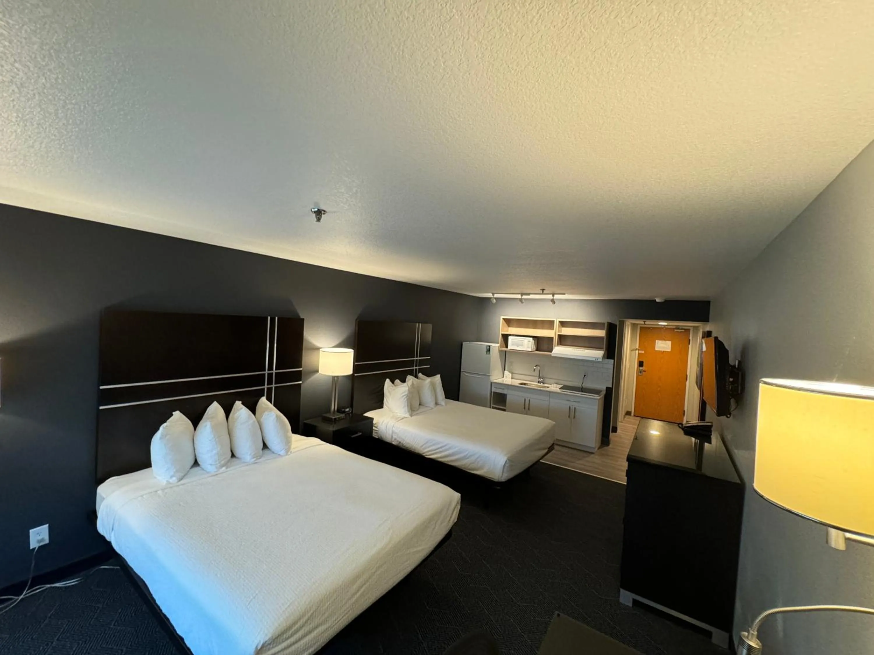 Photo of the whole room, Bed in Extended Stay America Premier Suites - Portland - North